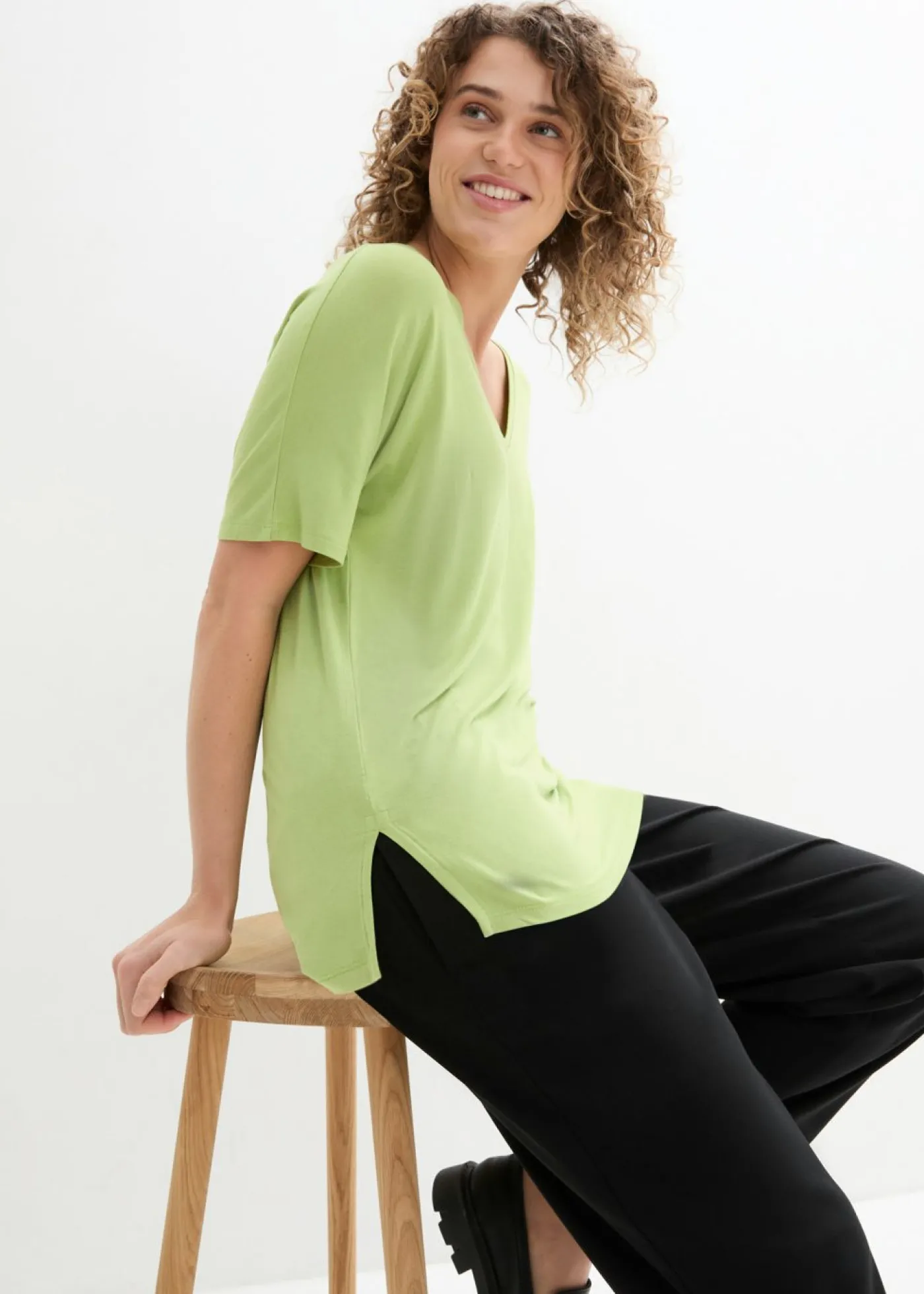 bonprix bonprix Camiseta larga de mezcla de viscosa sostenible Verde pera Outlet