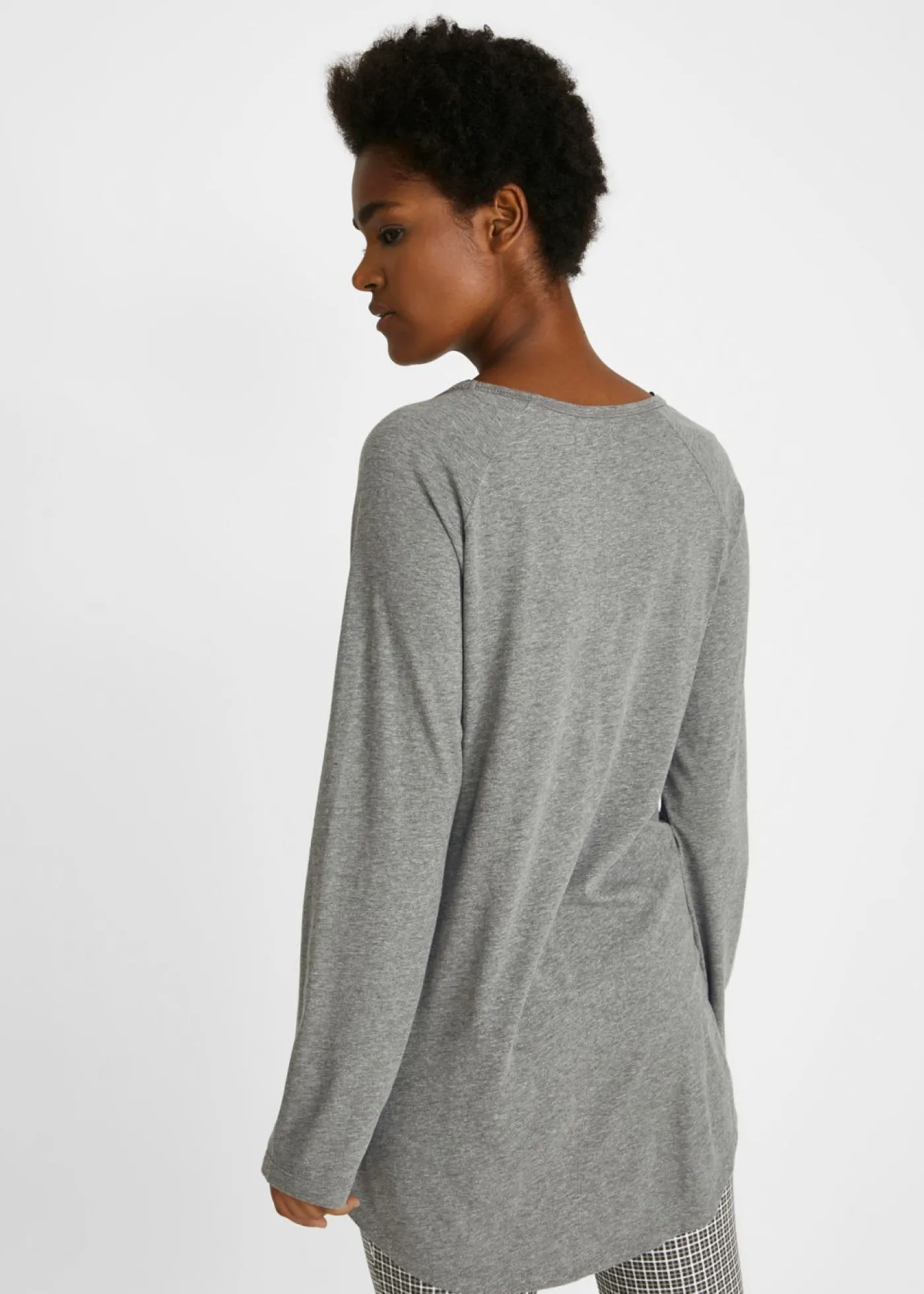 bonprix bonprix Camiseta oversize con cuello redondo Gris jaspeado con flores New