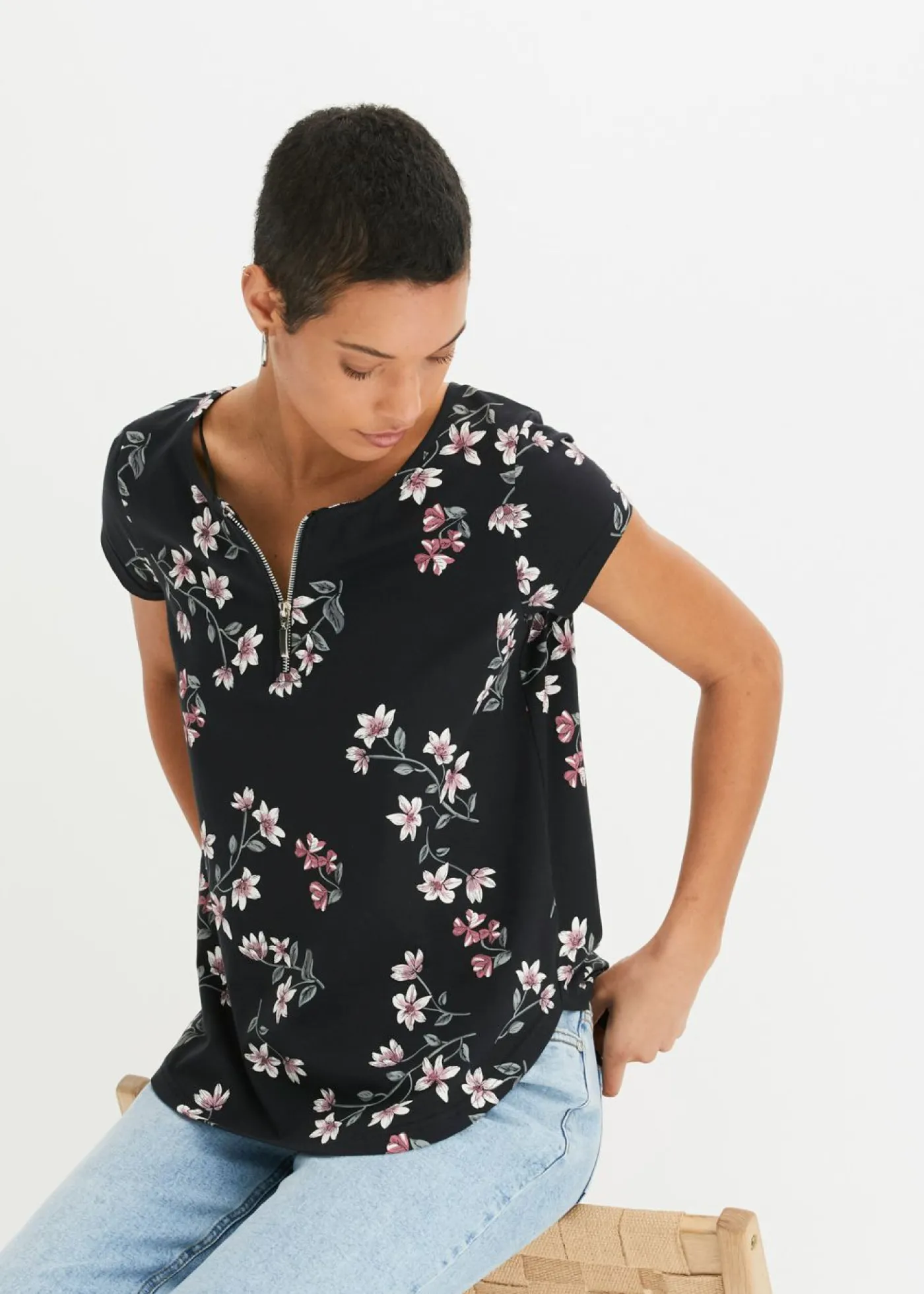 bonprix bonprix Camiseta oversize de mezcla de algodón Negro-rosa de flores Clearance