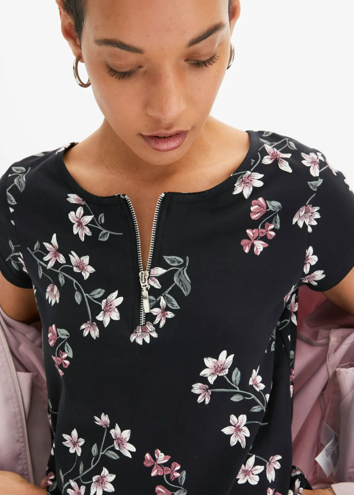 bonprix bonprix Camiseta oversize de mezcla de algodón Negro-rosa de flores Clearance