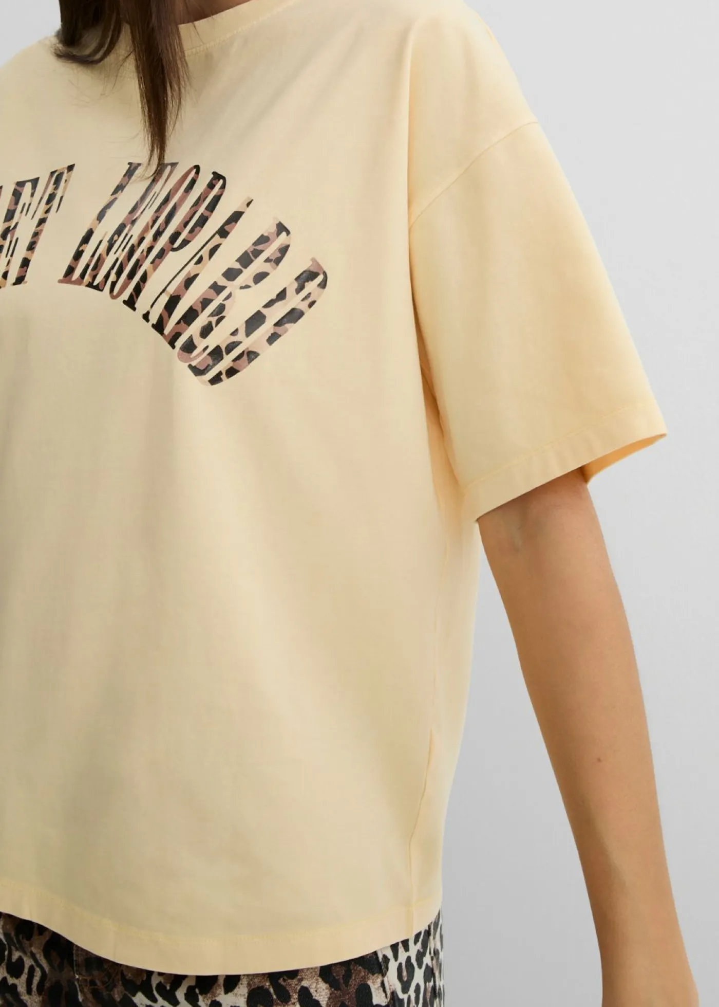 bonprix bonprix Camiseta oversize en suave mezcla de algodón Amarillo claro estampado Outlet