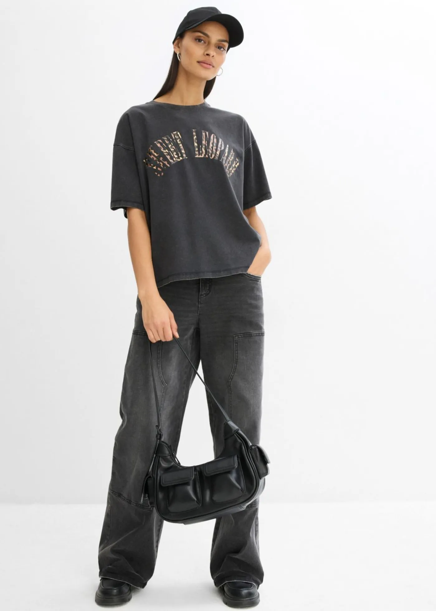 bonprix bonprix Camiseta oversize en suave mezcla de algodón Negro estampado con lavado desgastado Best