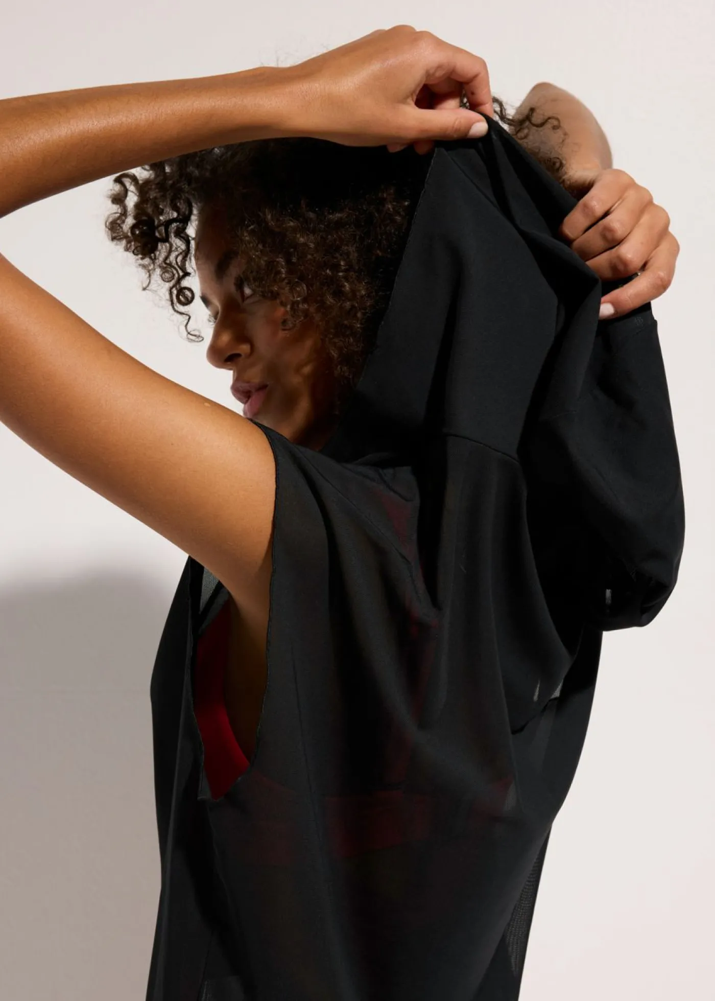 bonprix bonprix Camiseta transparente con capucha para la playa Negro Best