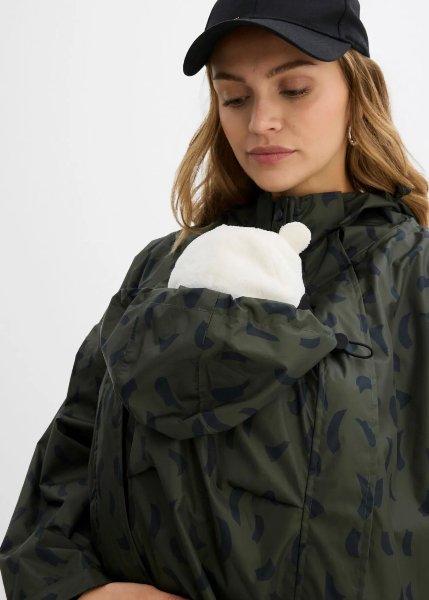 bonprix bonprix Capa impermeable premamá 3 en 1 con inserto de porteo y bolsa Oliva profundo-negro Outlet
