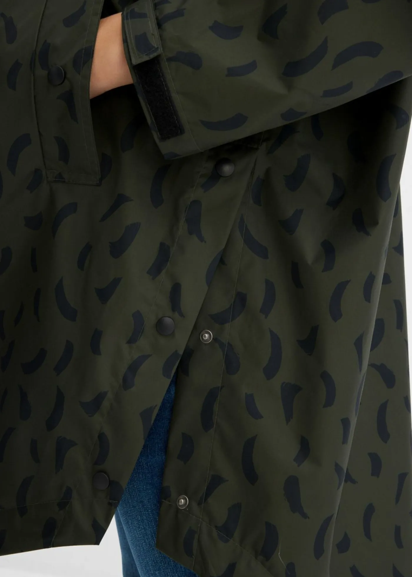 bonprix bonprix Capa impermeable premamá 3 en 1 con inserto de porteo y bolsa Oliva profundo-negro Outlet