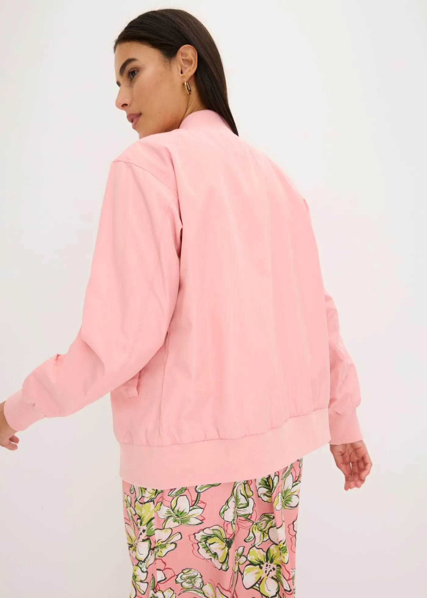 bonprix bonprix Cazadora rosa pálido Online