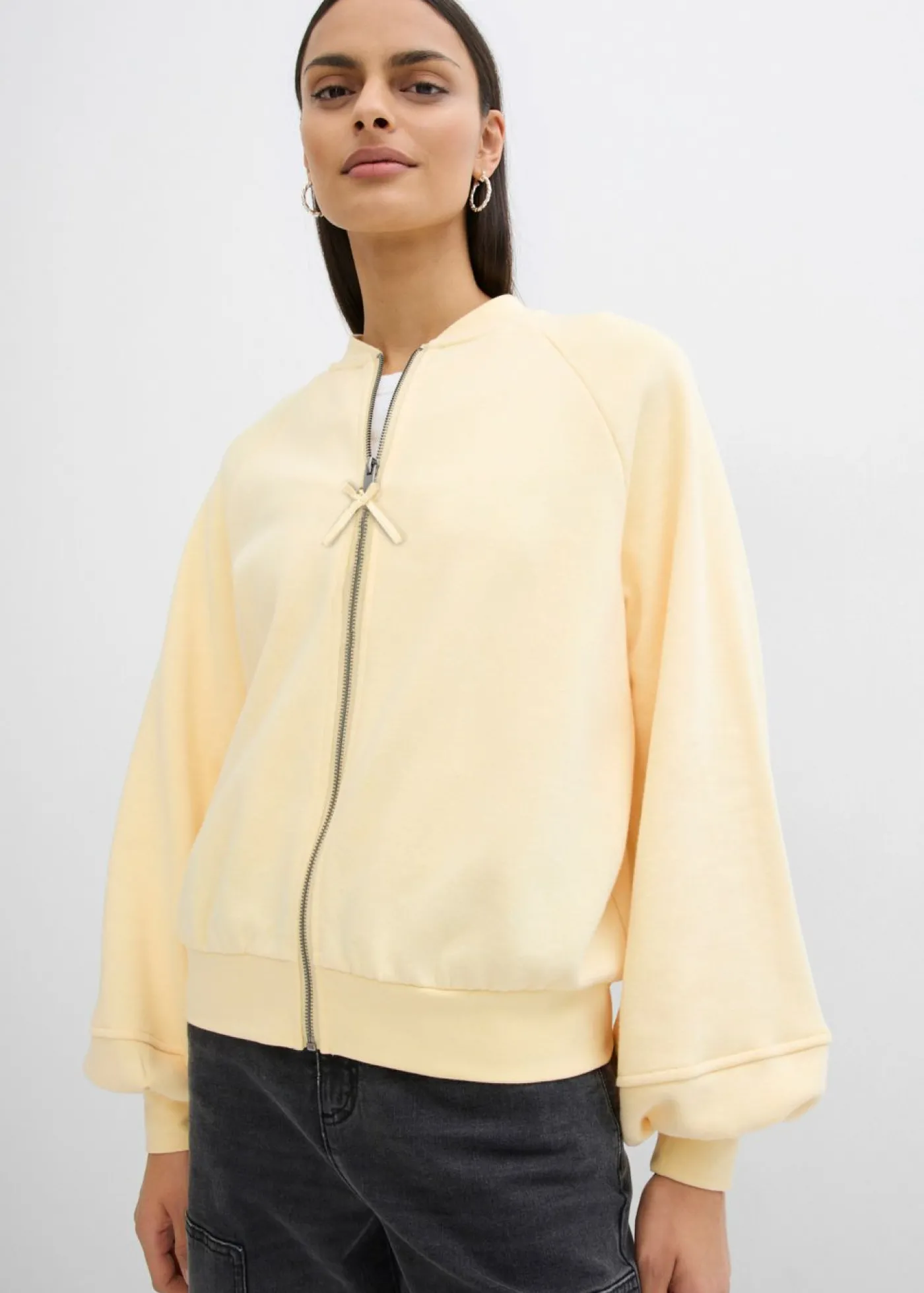 bonprix bonprix Cazadora con mangas abullonadas Amarillo claro Clearance