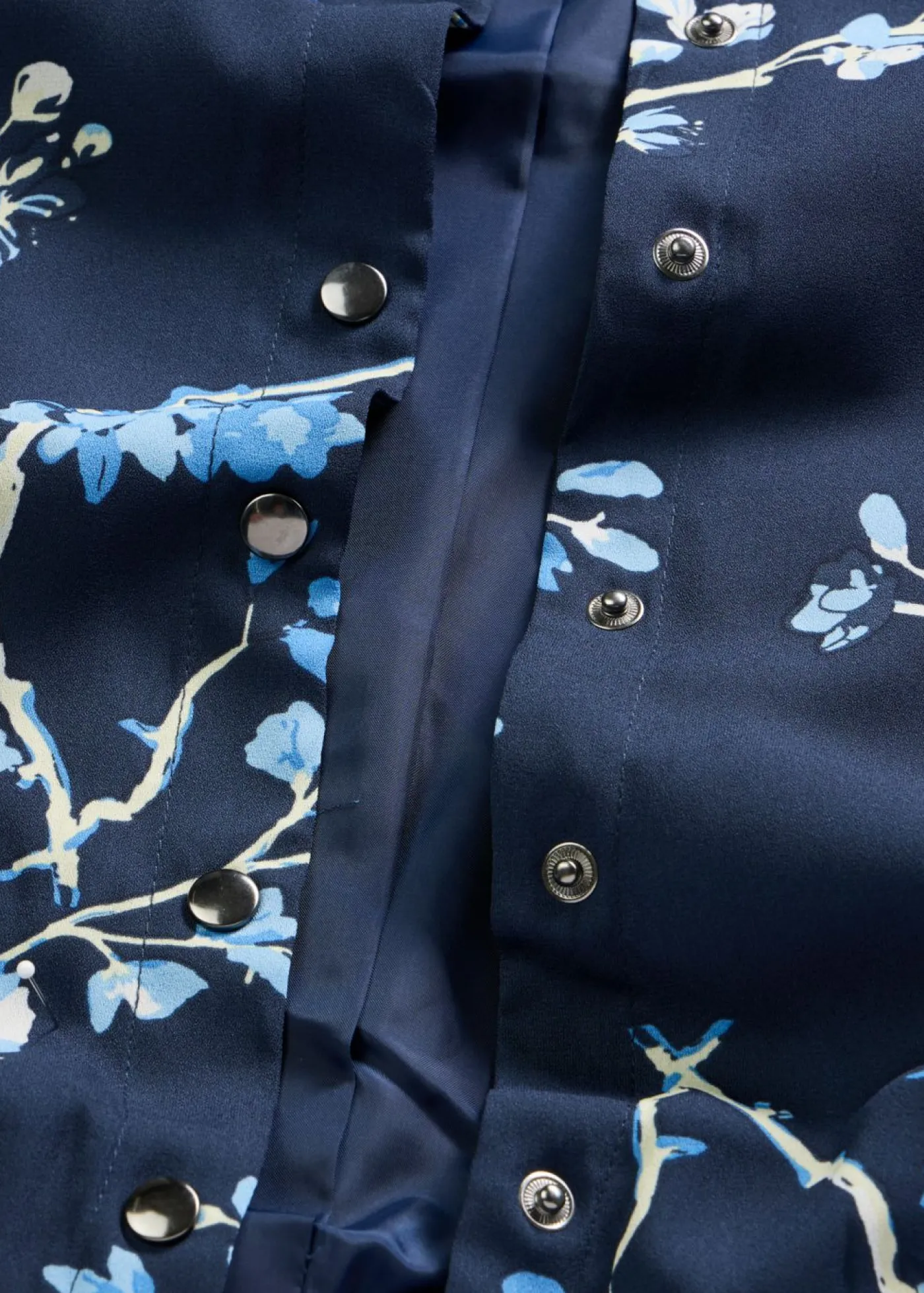 bonprix bonprix Cazadora corta Azul marino/azul claro de flores Sale
