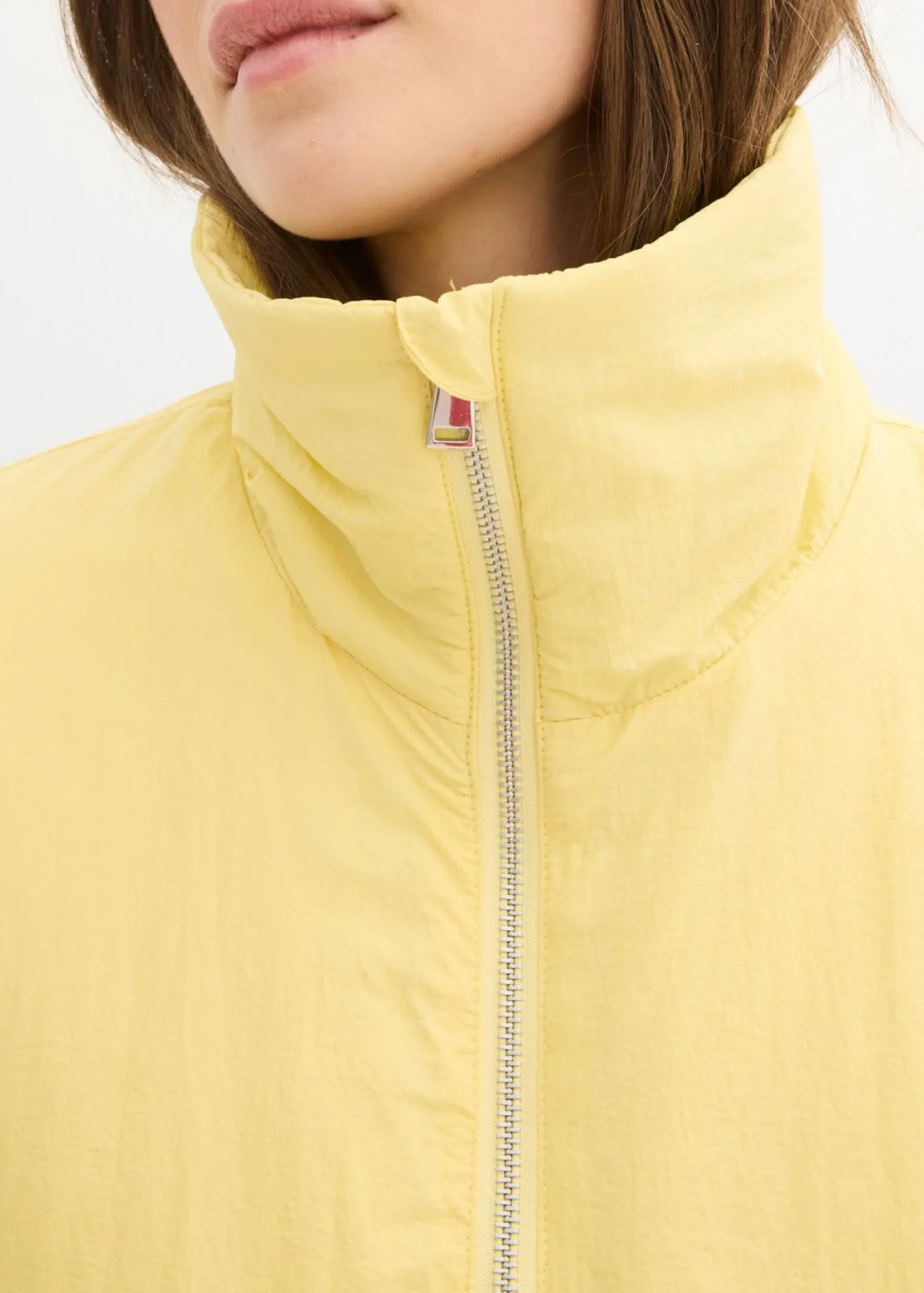 bonprix bonprix Cazadora repelente al agua con dobladillo abullonado Amarillo claro New