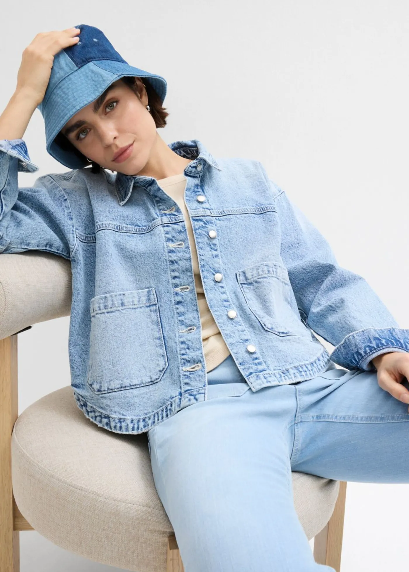 bonprix bonprix Cazadora vaquera azul hielo denim usado Online