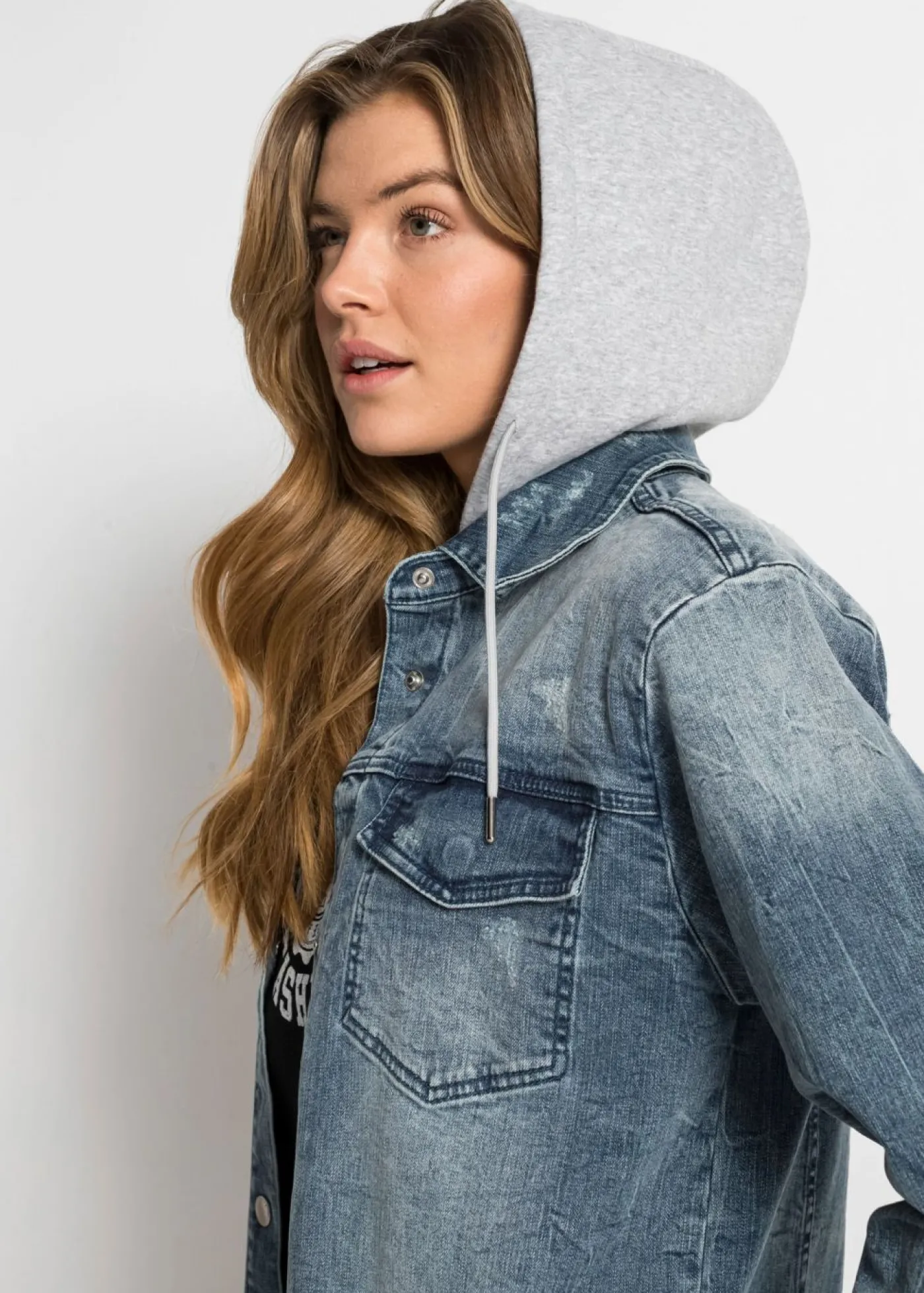 bonprix bonprix Cazadora vaquera con capucha Azul vaquero Online