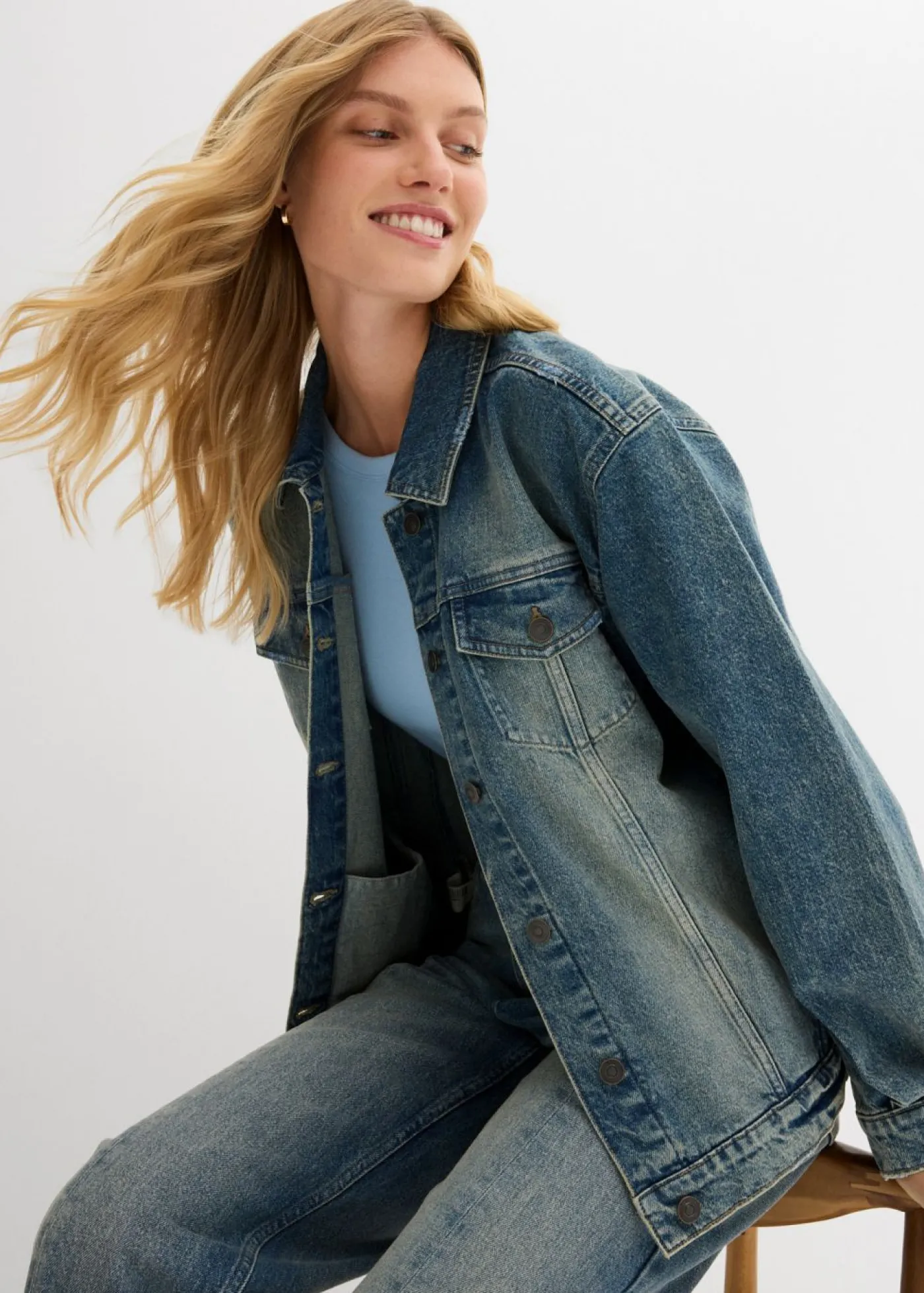 bonprix bonprix Cazadora vaquera holgada azul claro denim usado Hot