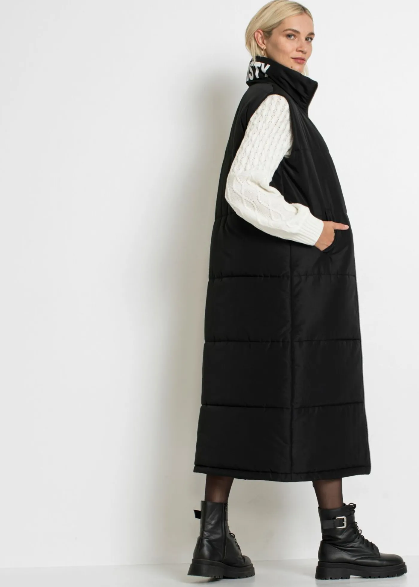 bonprix bonprix Chaleco con acabado bionic para exteriores Negro Clearance