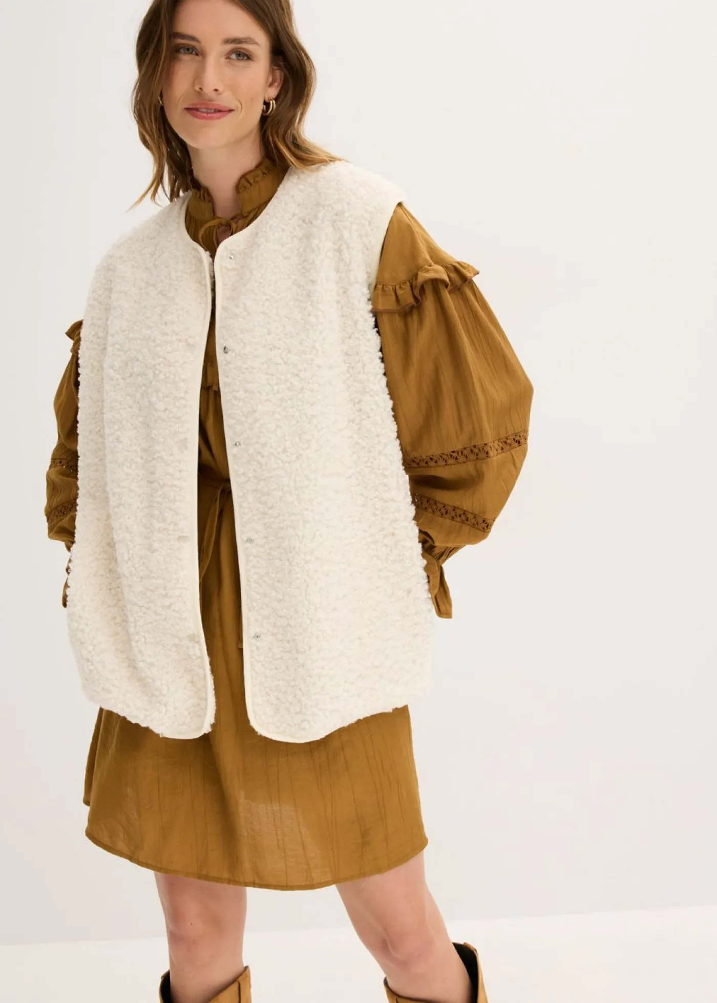 bonprix bonprix Chaleco de pelo Beige natural Discount