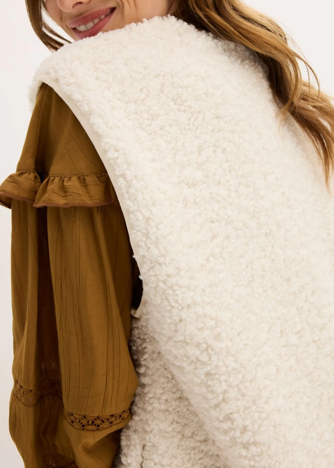 bonprix bonprix Chaleco de pelo Beige natural Discount