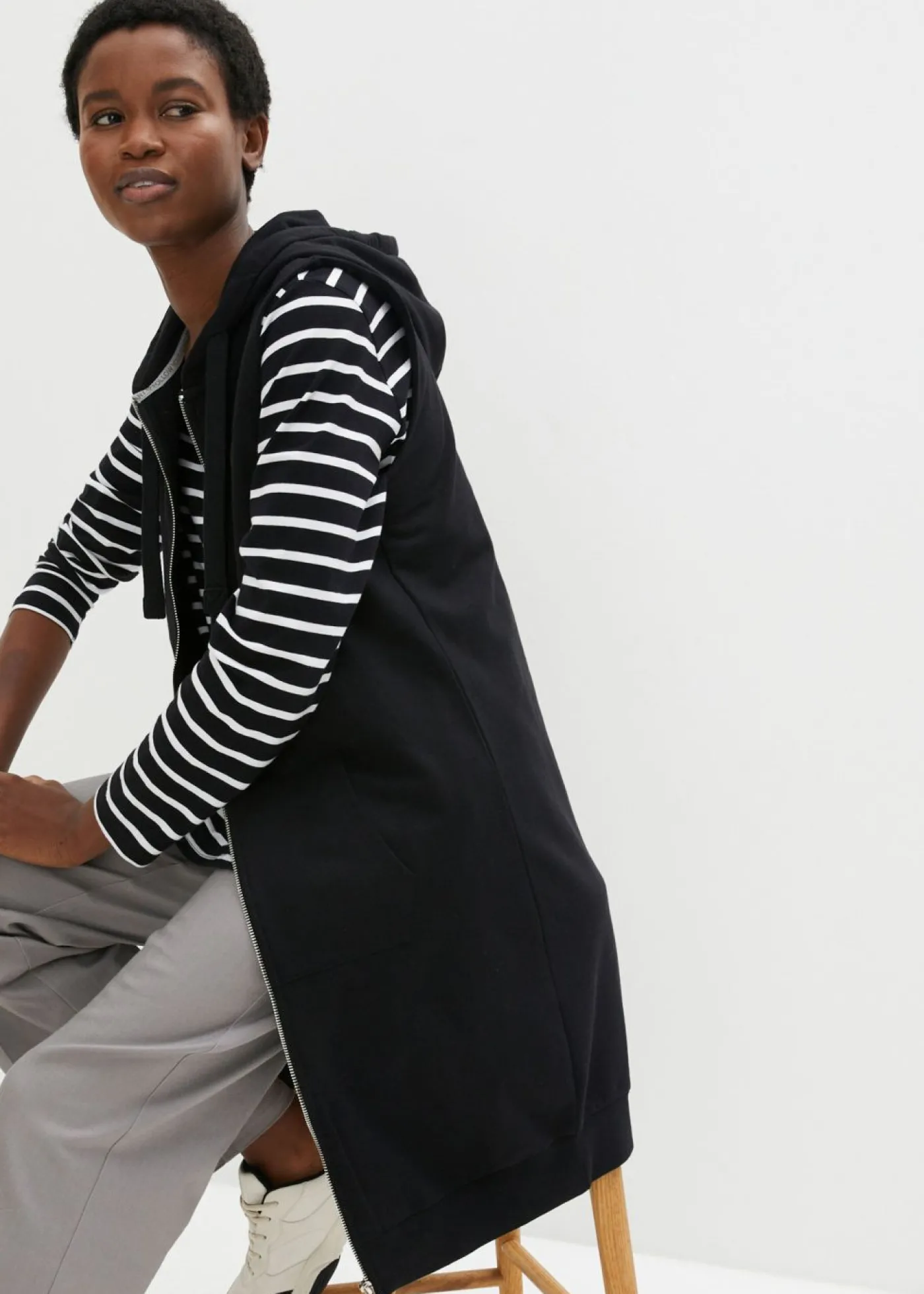 bonprix bonprix Chaleco largo tipo sudadera con capucha de mezcla de algodón Negro New