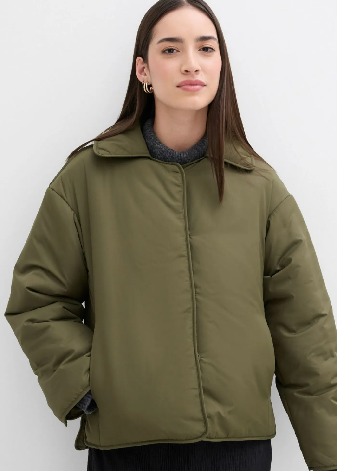 bonprix bonprix Chaqueta acolchada Verde oliva oscuro Clearance