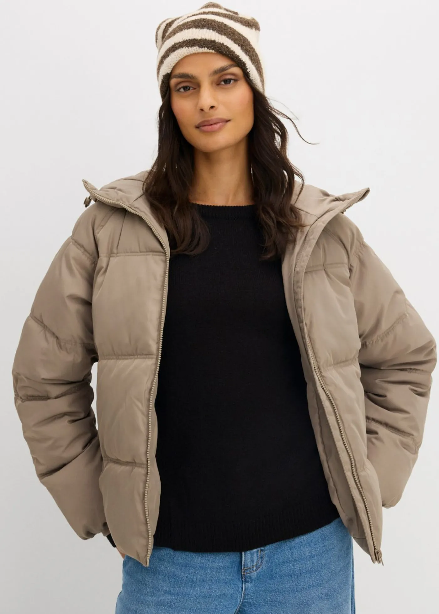 bonprix bonprix Chaqueta acolchada con corte holgado Verde oliva claro Sale
