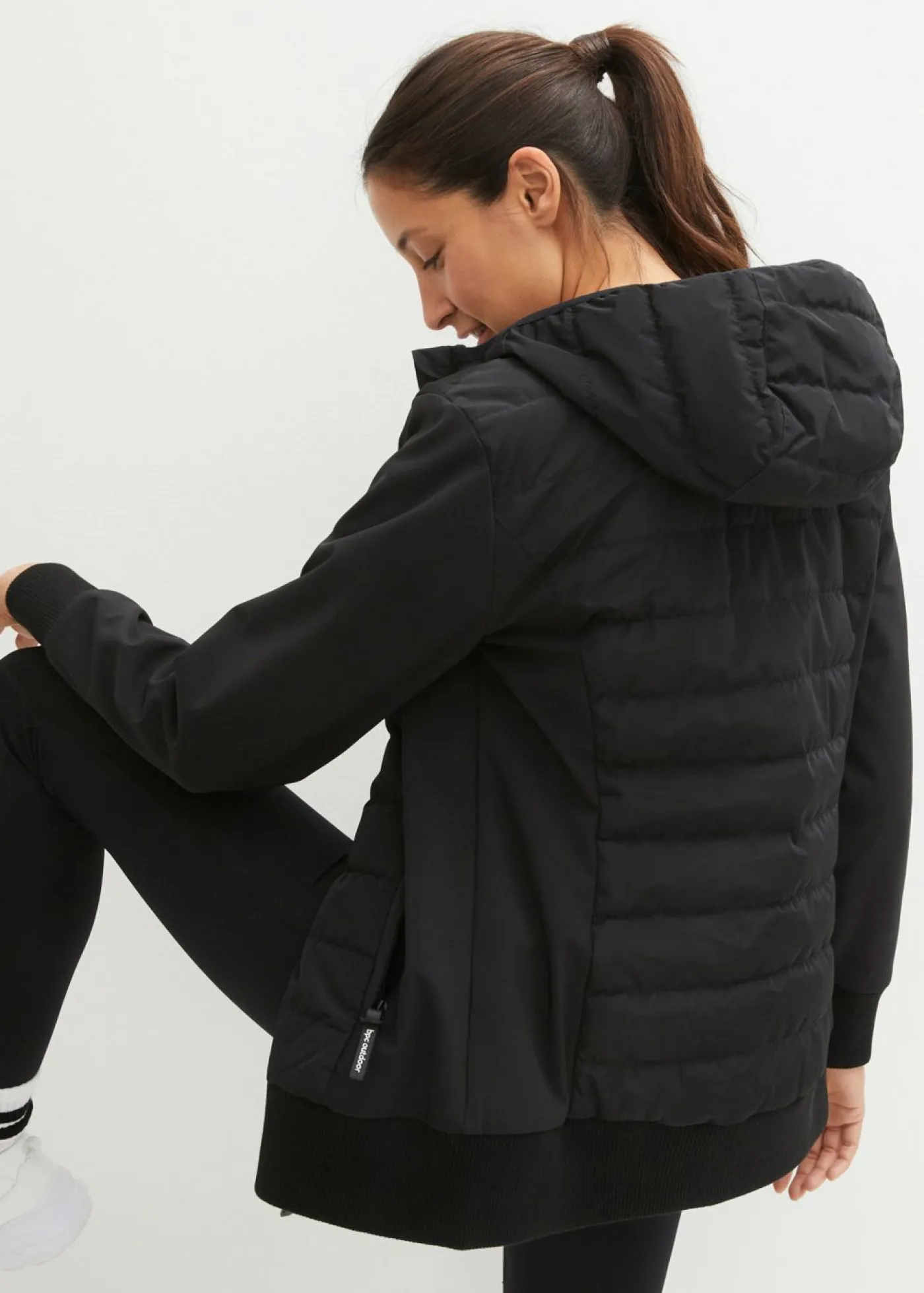 bonprix bonprix Chaqueta acolchada híbrida con mezcla de materiales, repelente al agua Negro New