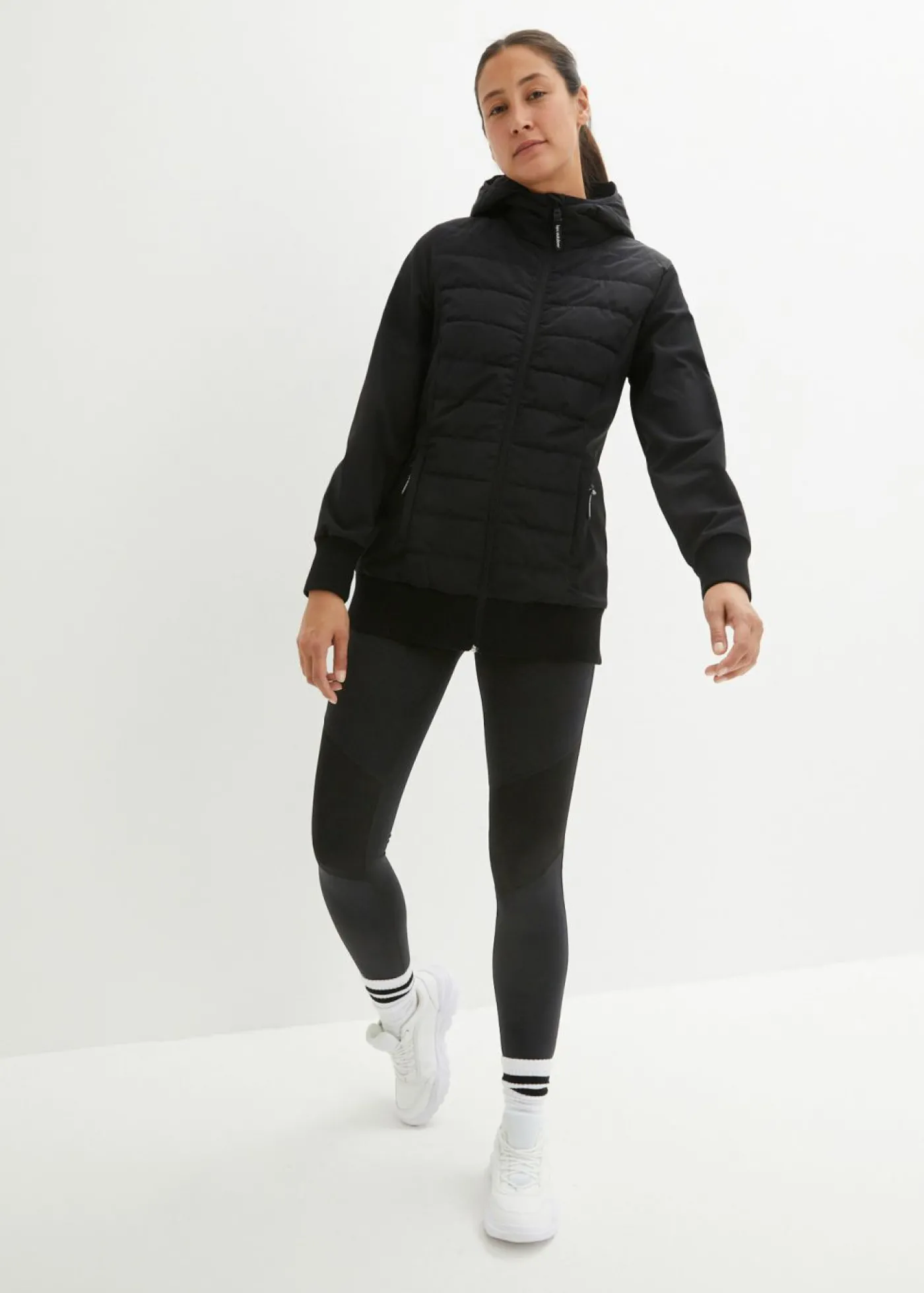 bonprix bonprix Chaqueta acolchada híbrida con mezcla de materiales, repelente al agua Negro New