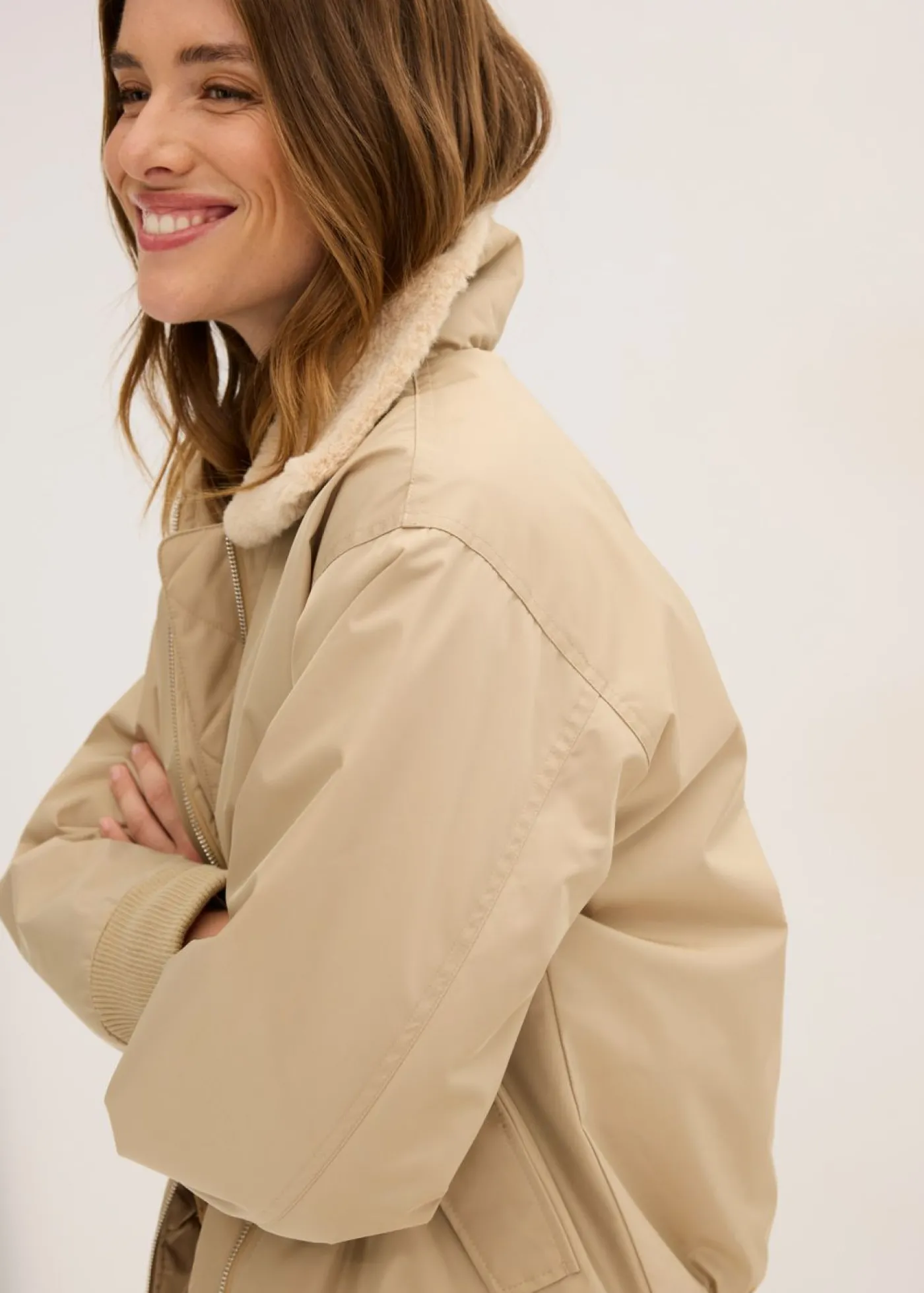 bonprix bonprix Chaqueta acolchada para exteriores Caqui claro Sale