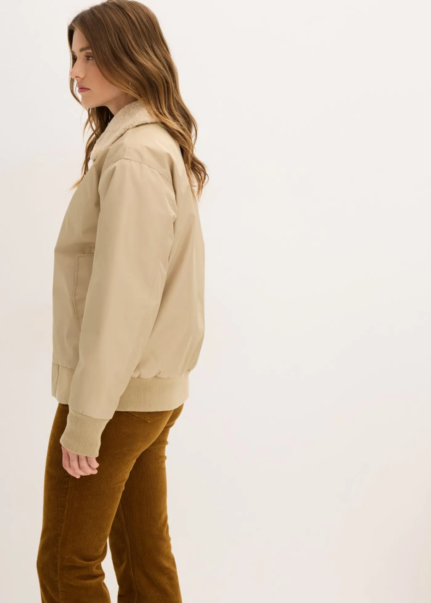 bonprix bonprix Chaqueta acolchada para exteriores Caqui claro Sale