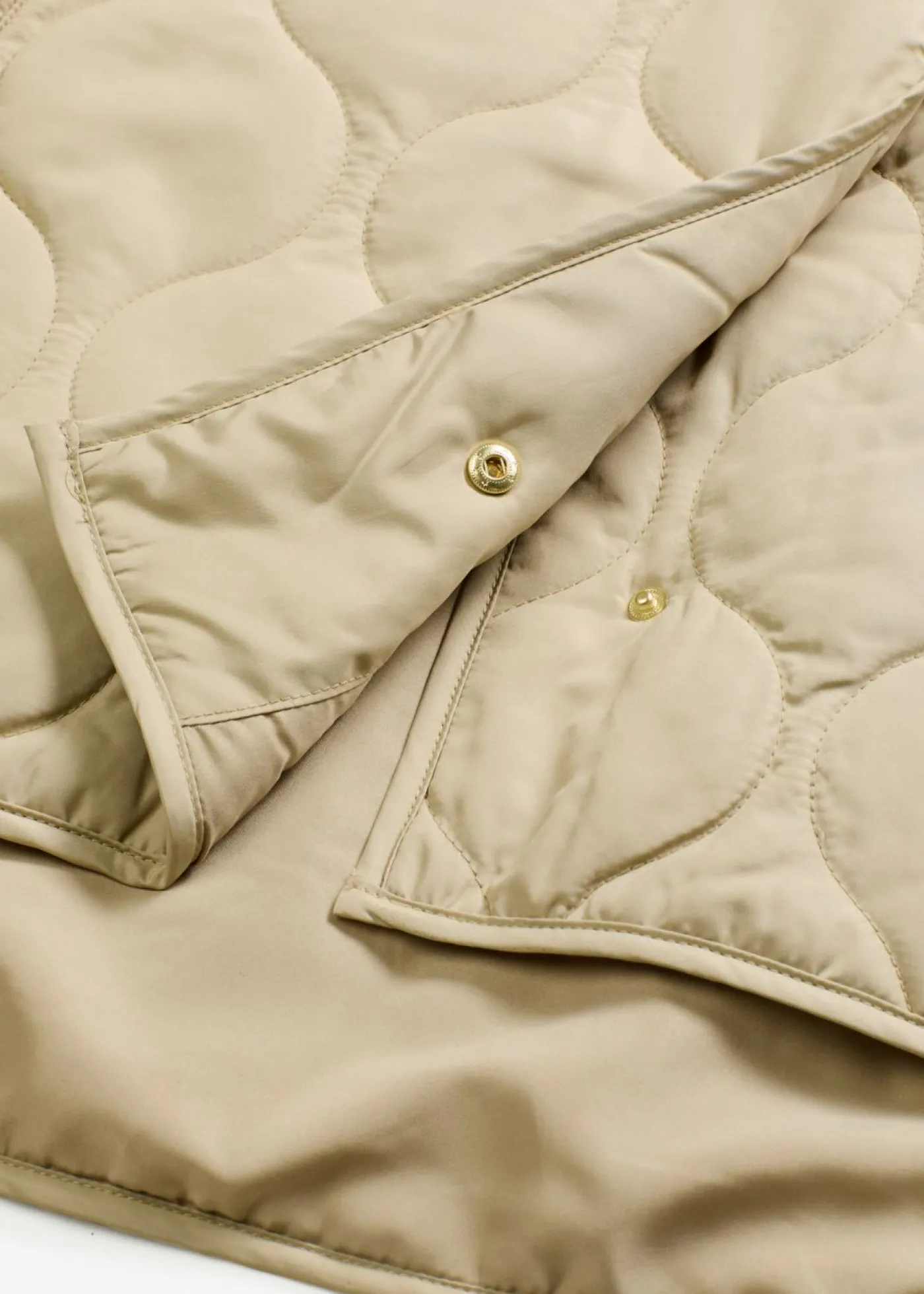 bonprix bonprix Chaqueta acolchada ultraligera con corte holgado Verde aceite Sale