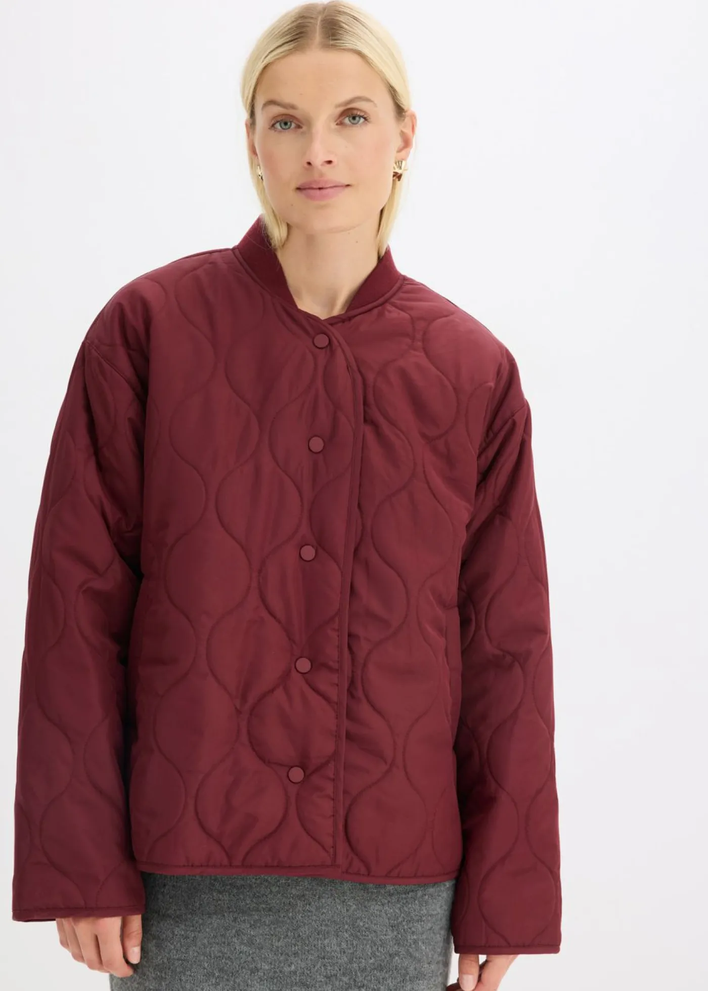 bonprix bonprix Chaqueta acolchada ultraligera con corte holgado mora oscuro Clearance