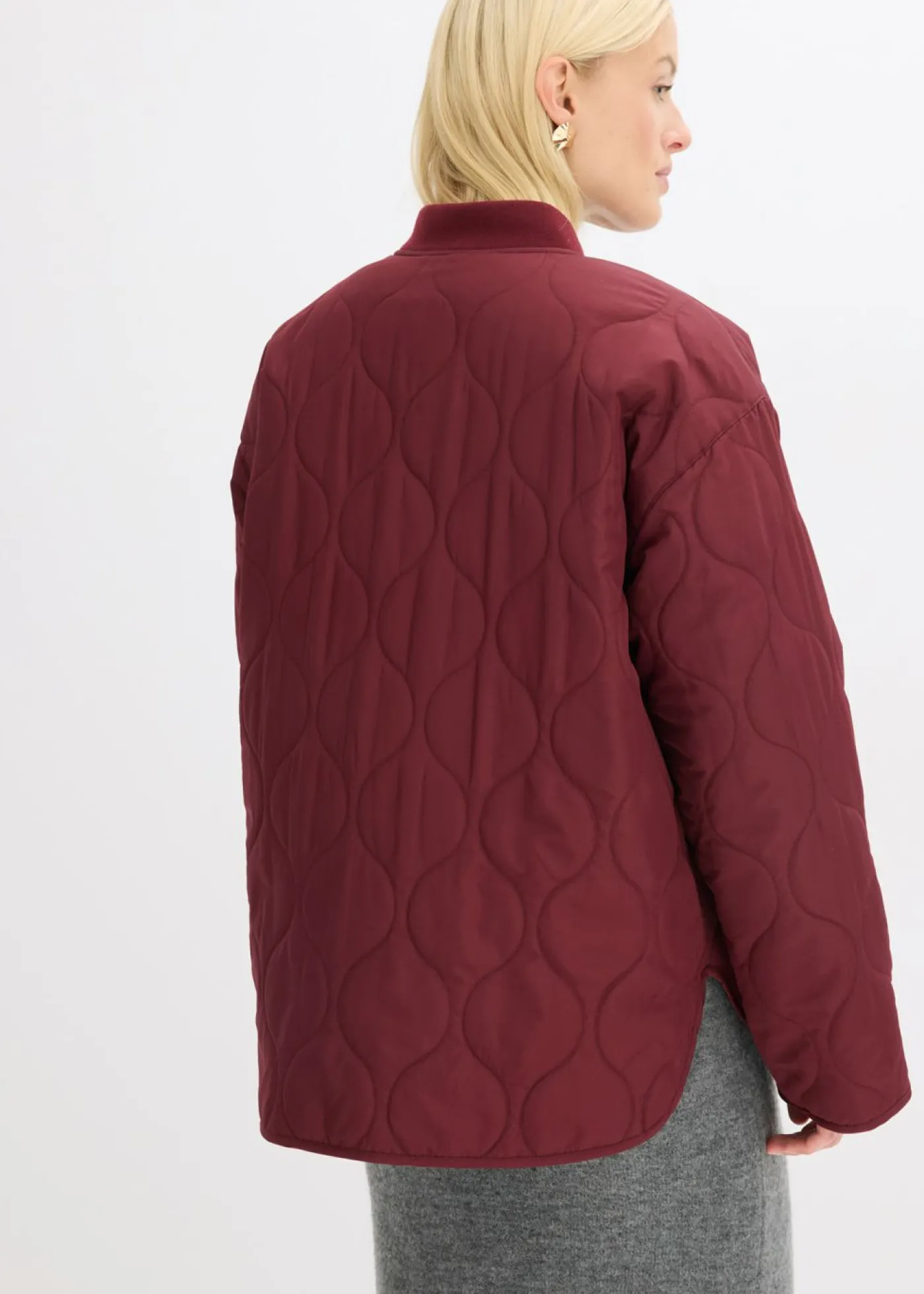 bonprix bonprix Chaqueta acolchada ultraligera con corte holgado mora oscuro Clearance