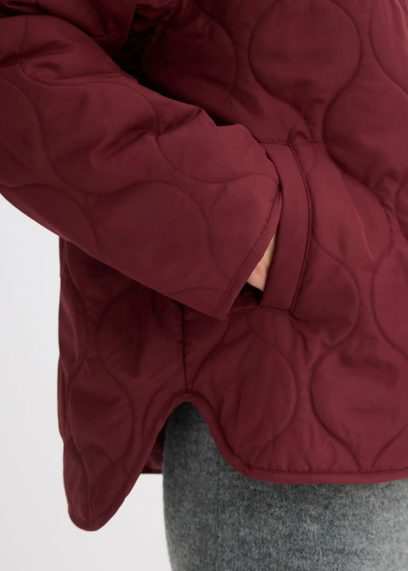 bonprix bonprix Chaqueta acolchada ultraligera con corte holgado mora oscuro Clearance