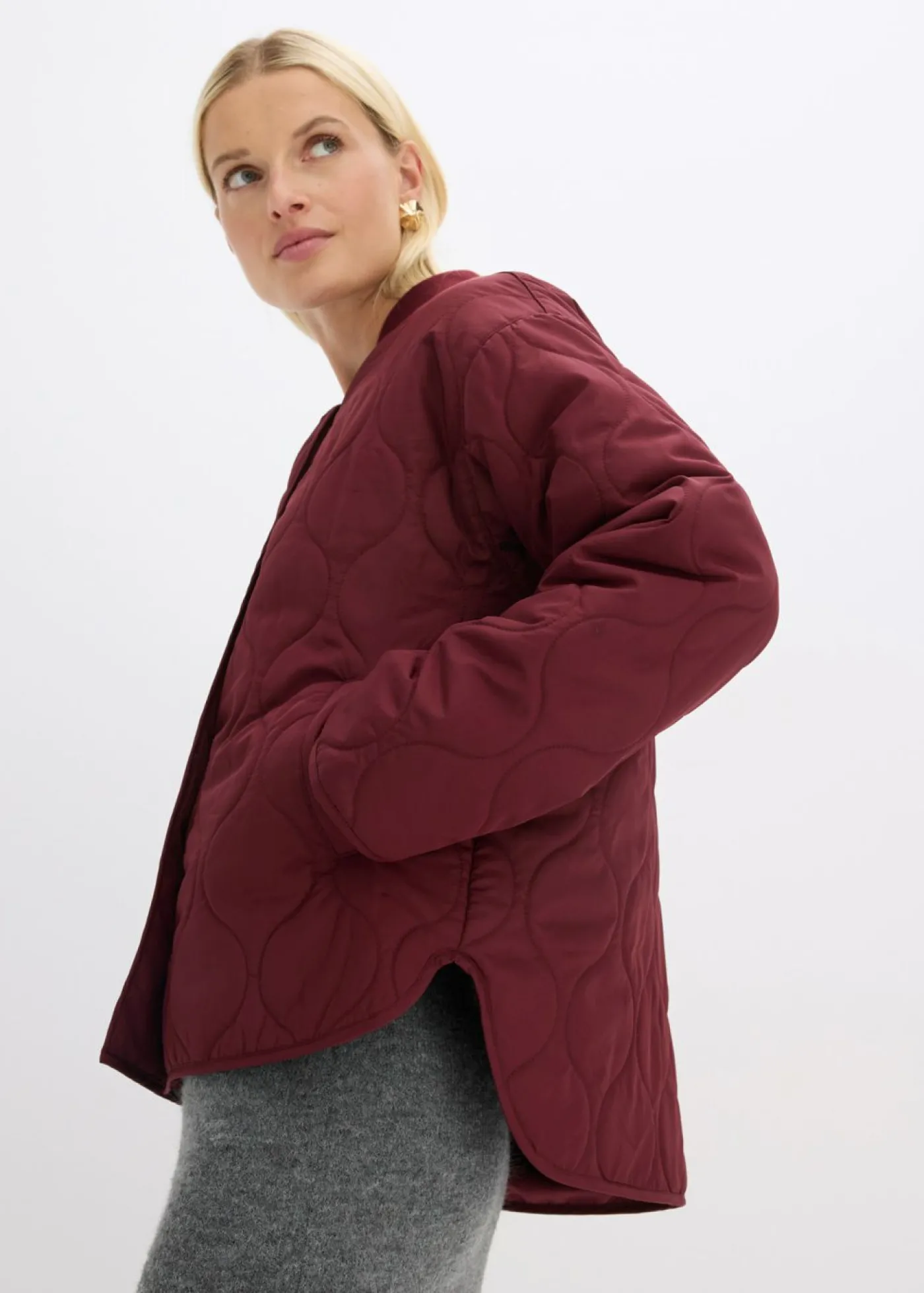 bonprix bonprix Chaqueta acolchada ultraligera con corte holgado mora oscuro Clearance