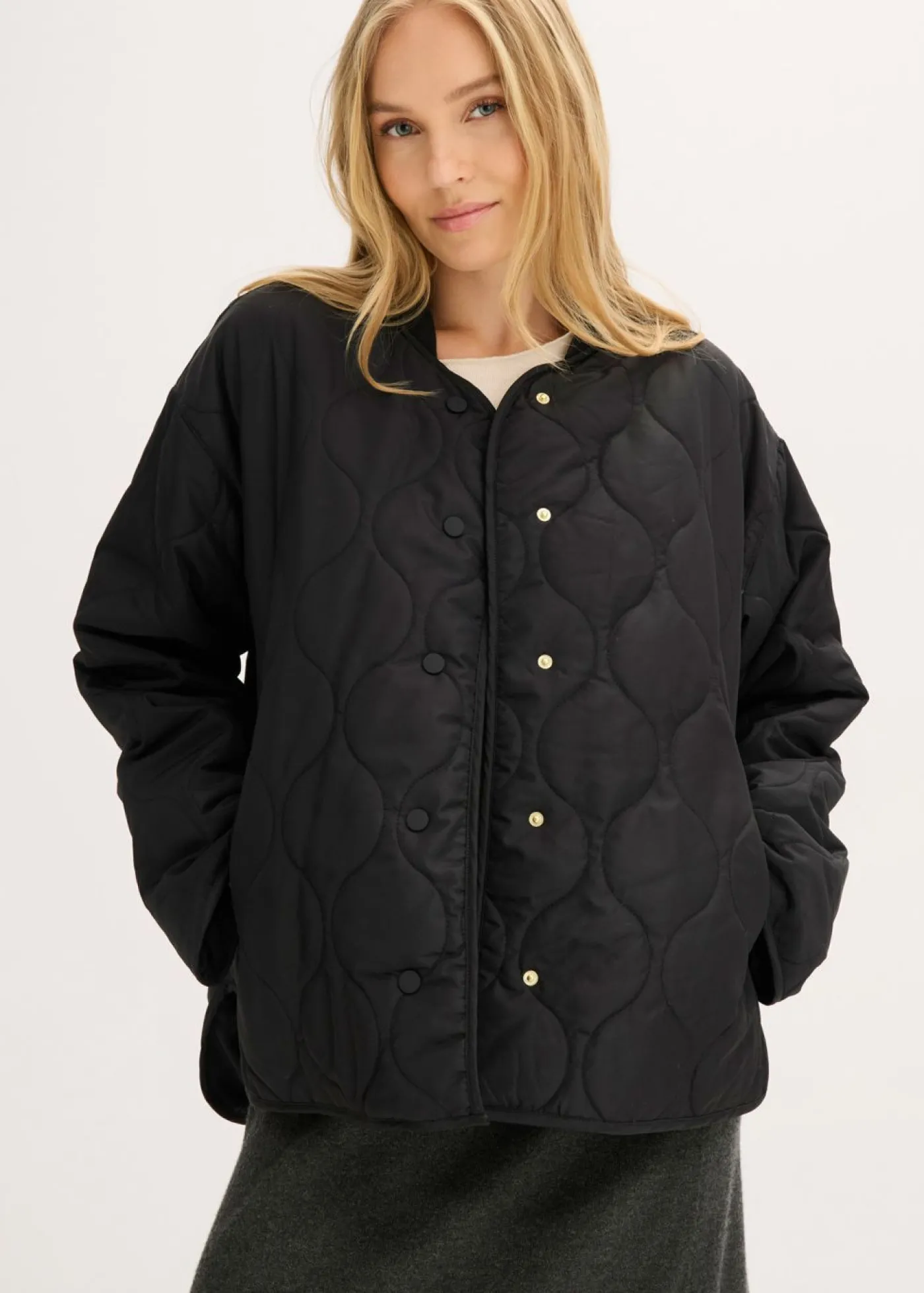 bonprix bonprix Chaqueta acolchada ultraligera con corte holgado Negro Best