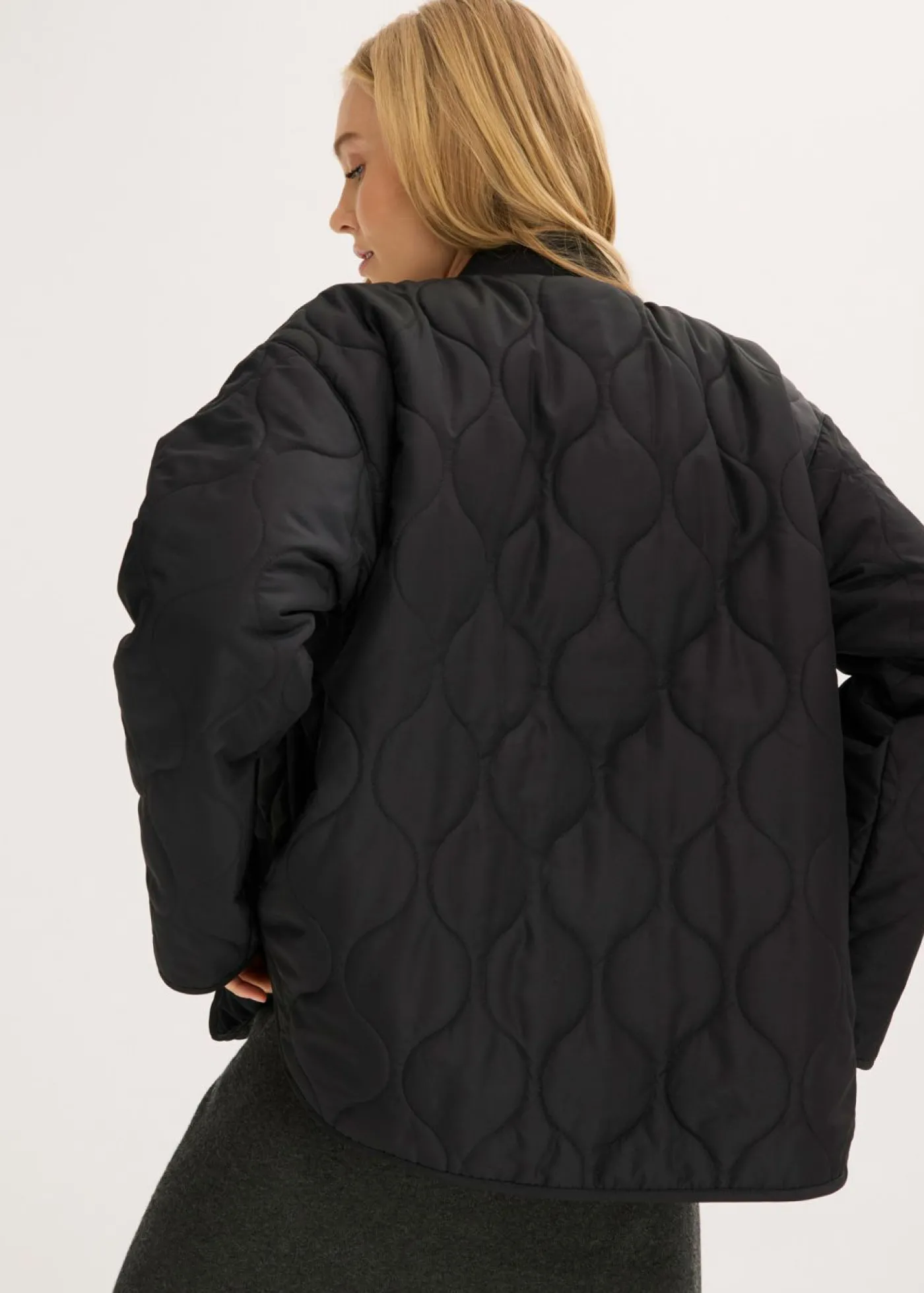 bonprix bonprix Chaqueta acolchada ultraligera con corte holgado Negro Best