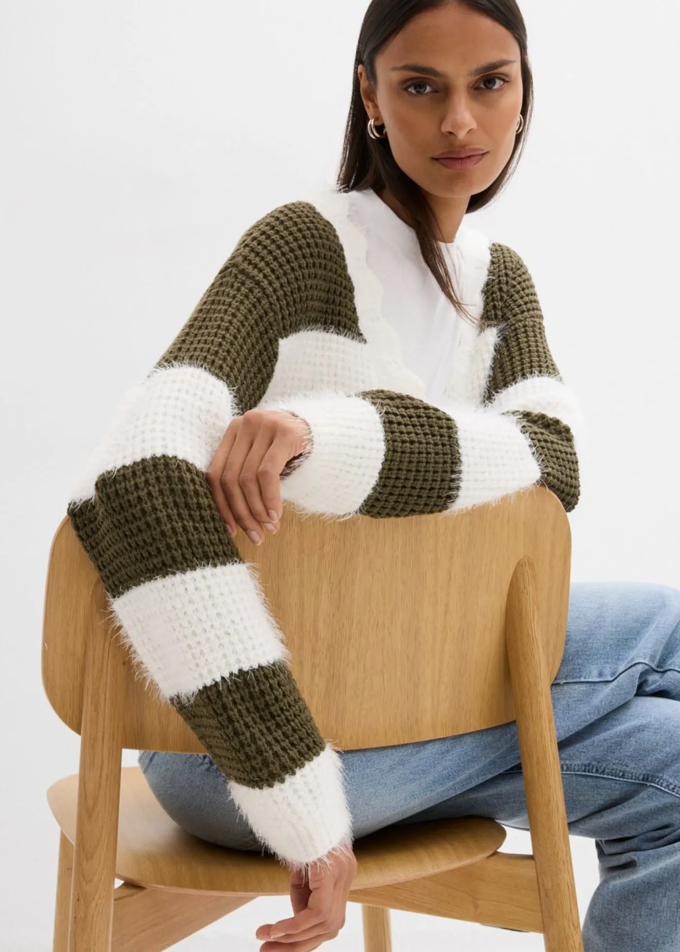bonprix bonprix Chaqueta ancha de punto grueso blanco lana/verde oliva oscuro rayas horizontales Hot