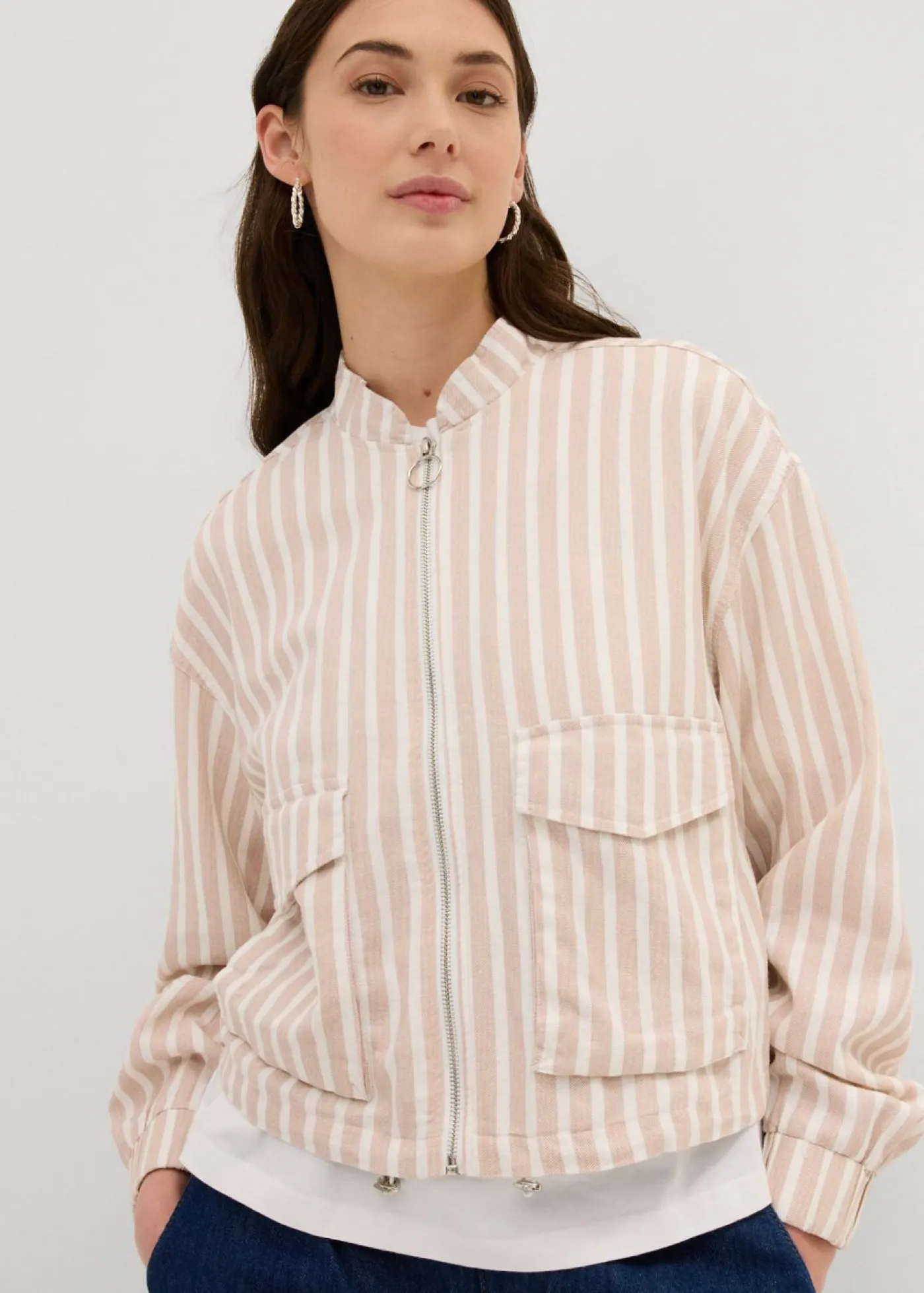 bonprix bonprix Chaqueta bomber con aspecto de lino beige almendra-blanco lana con rayas Outlet