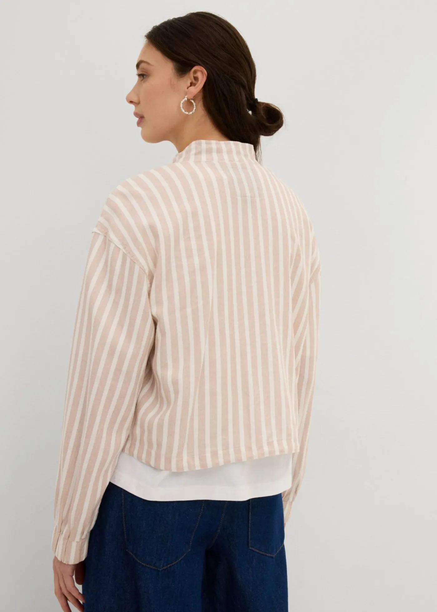 bonprix bonprix Chaqueta bomber con aspecto de lino beige almendra-blanco lana con rayas Outlet