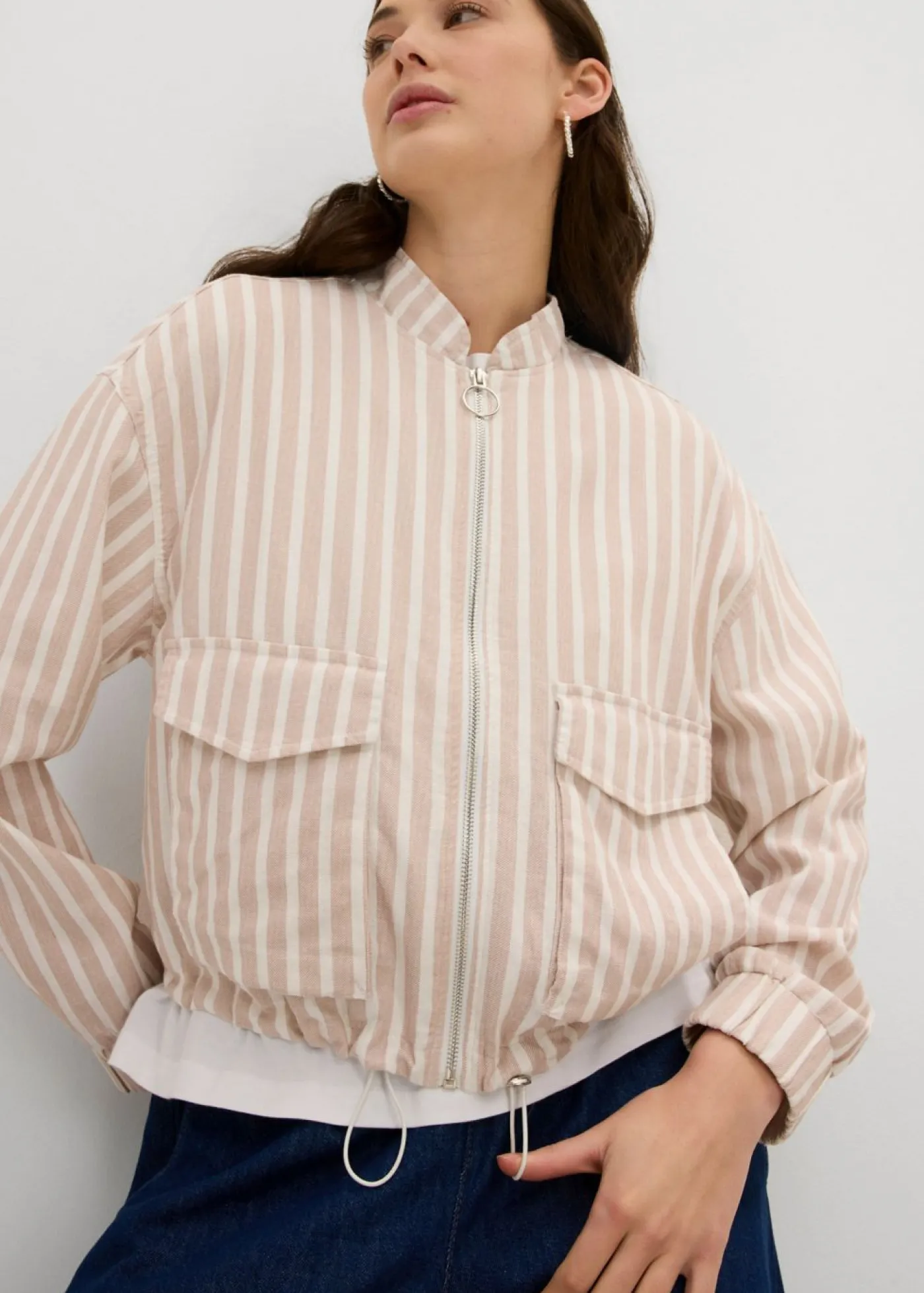 bonprix bonprix Chaqueta bomber con aspecto de lino beige almendra-blanco lana con rayas Outlet