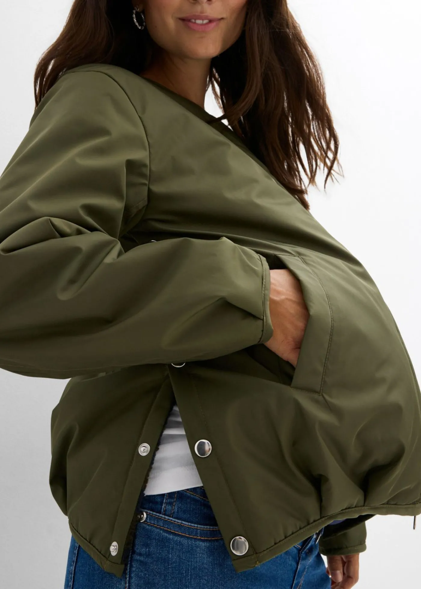 bonprix bonprix Chaqueta bomber reversible 4 en 1 con inserto de porteo Verde oliva oscuro-azul marino