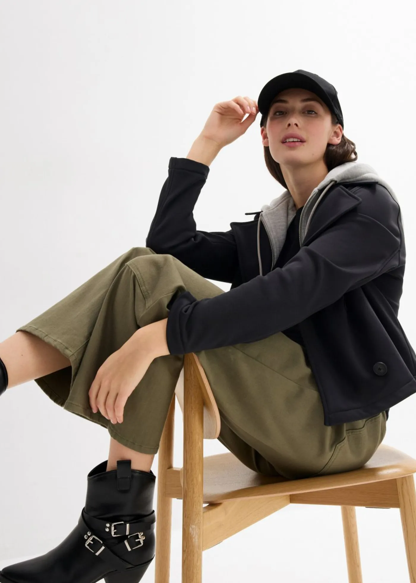 bonprix bonprix Chaqueta con capucha desmontable Negro Clearance