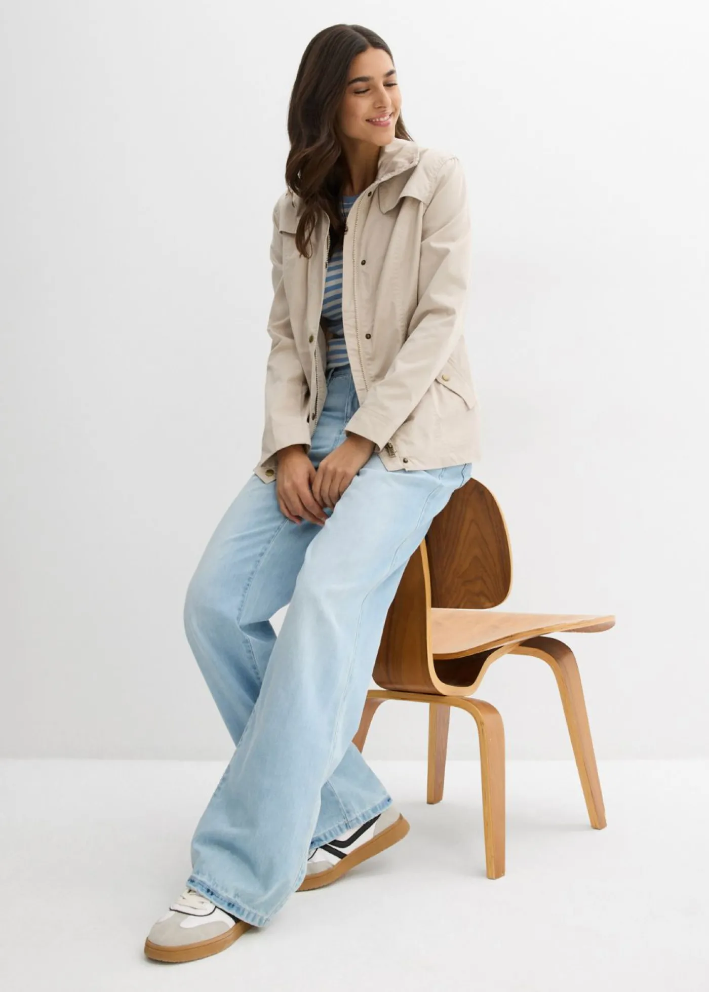 bonprix bonprix Chaqueta con cuello alto gris piedra Sale