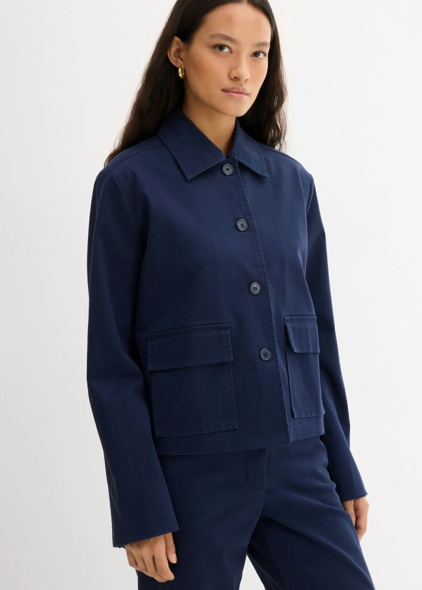 bonprix bonprix Chaqueta corta de entretiempo de mezcla de algodón orgánico elástico Azul marino New