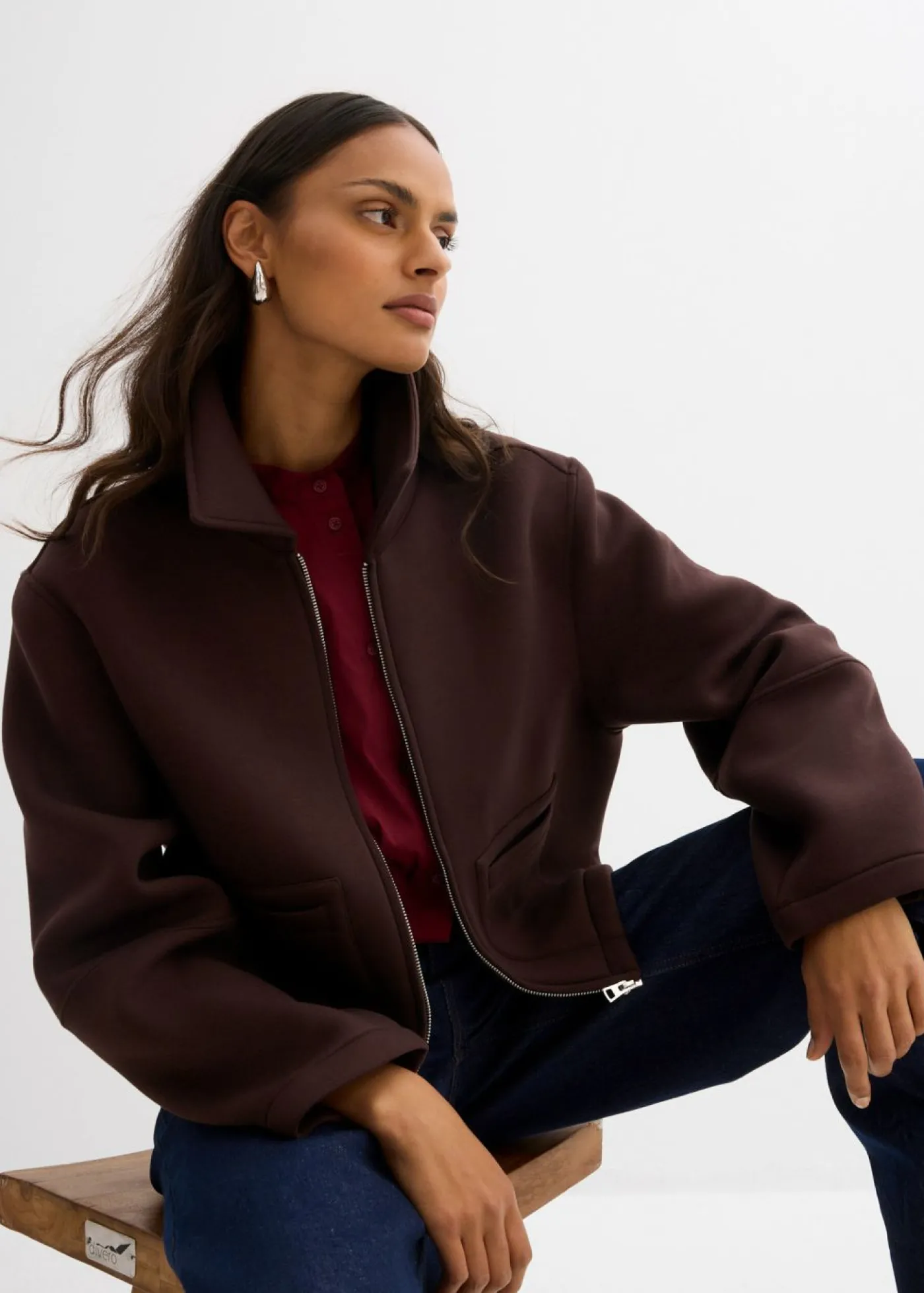 bonprix bonprix Chaqueta corta de neopreno Marrón oscuro Outlet