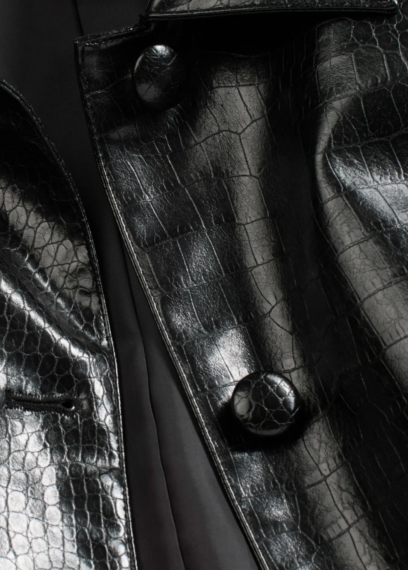 bonprix bonprix Chaqueta corta de piel sintética con acabado de cocodrilo brillante Negro Discount