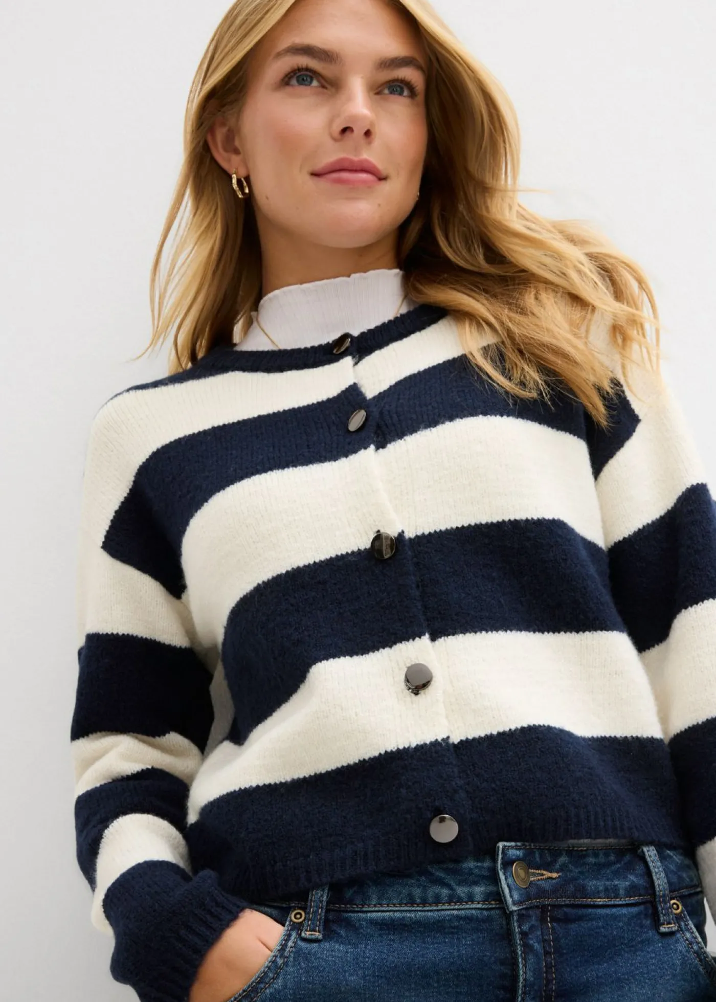 bonprix bonprix Chaqueta corta de punto fino blanco lana-azul marino rayas horizontales Clearance
