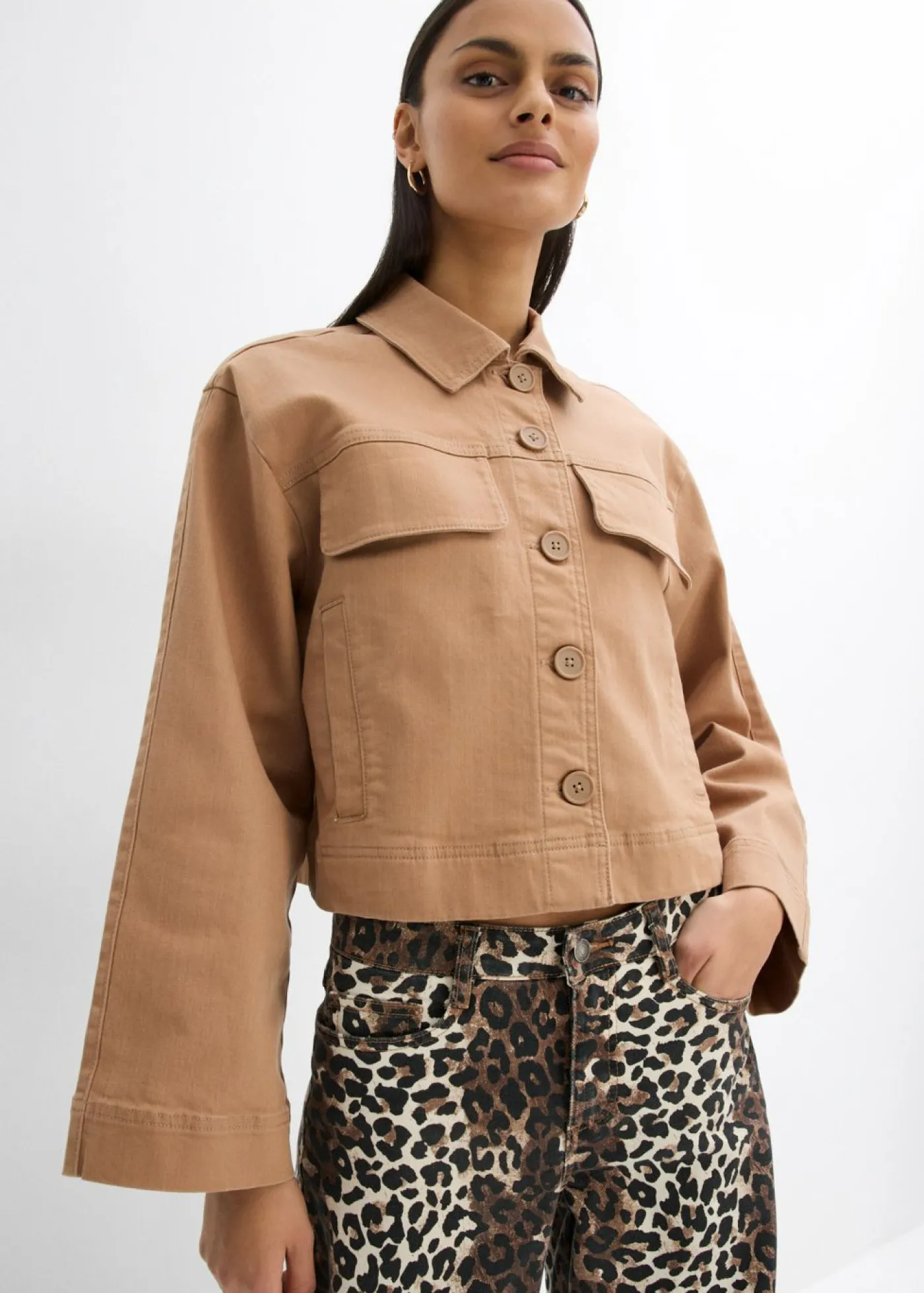bonprix bonprix Chaqueta corta de sarga Camel New