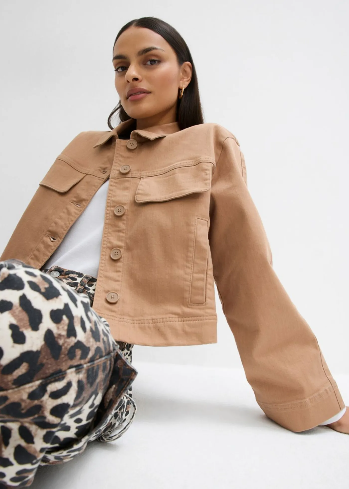 bonprix bonprix Chaqueta corta de sarga Camel New