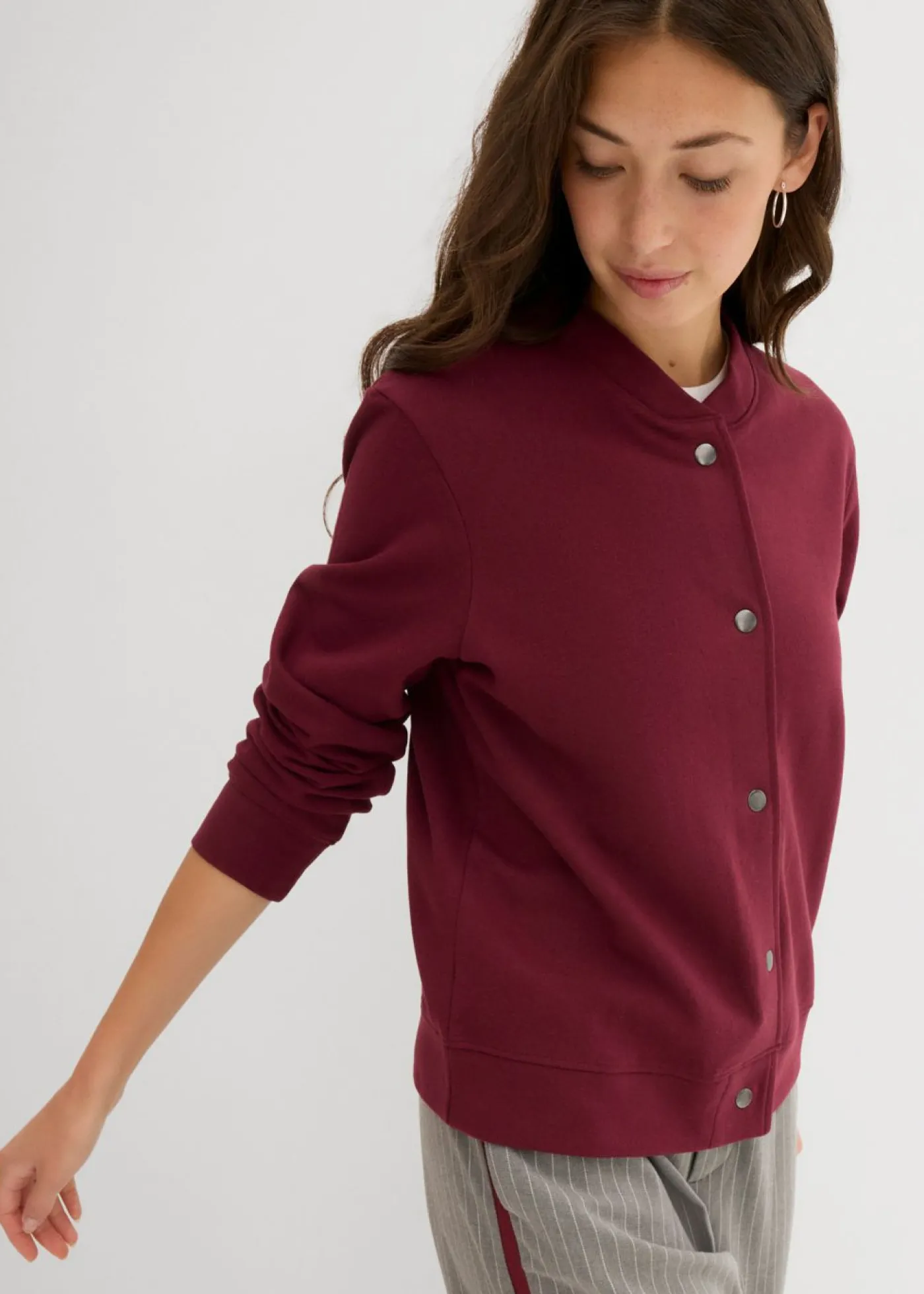 bonprix bonprix Chaqueta de chándal con botones rojo avellana New