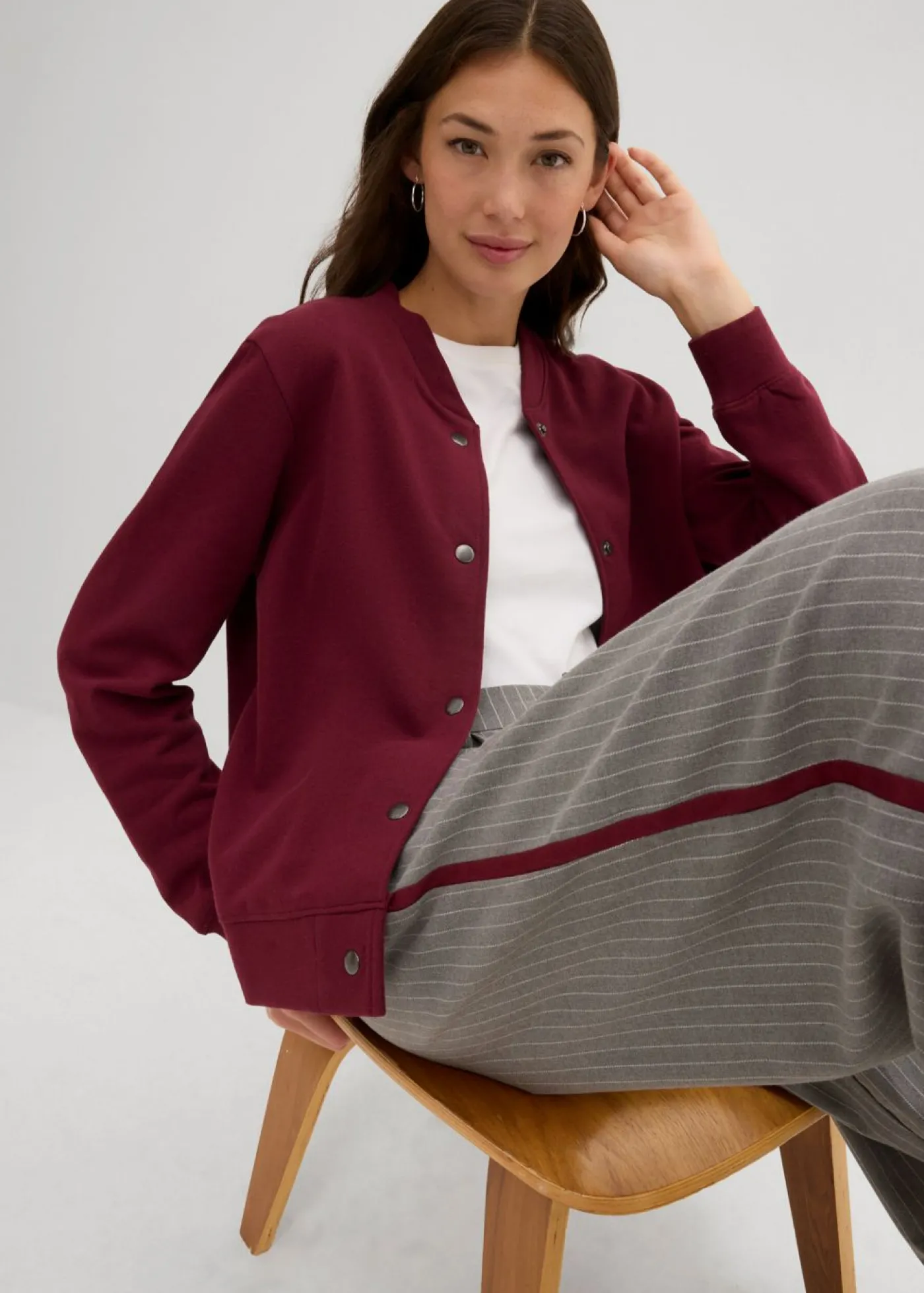 bonprix bonprix Chaqueta de chándal con botones rojo avellana New