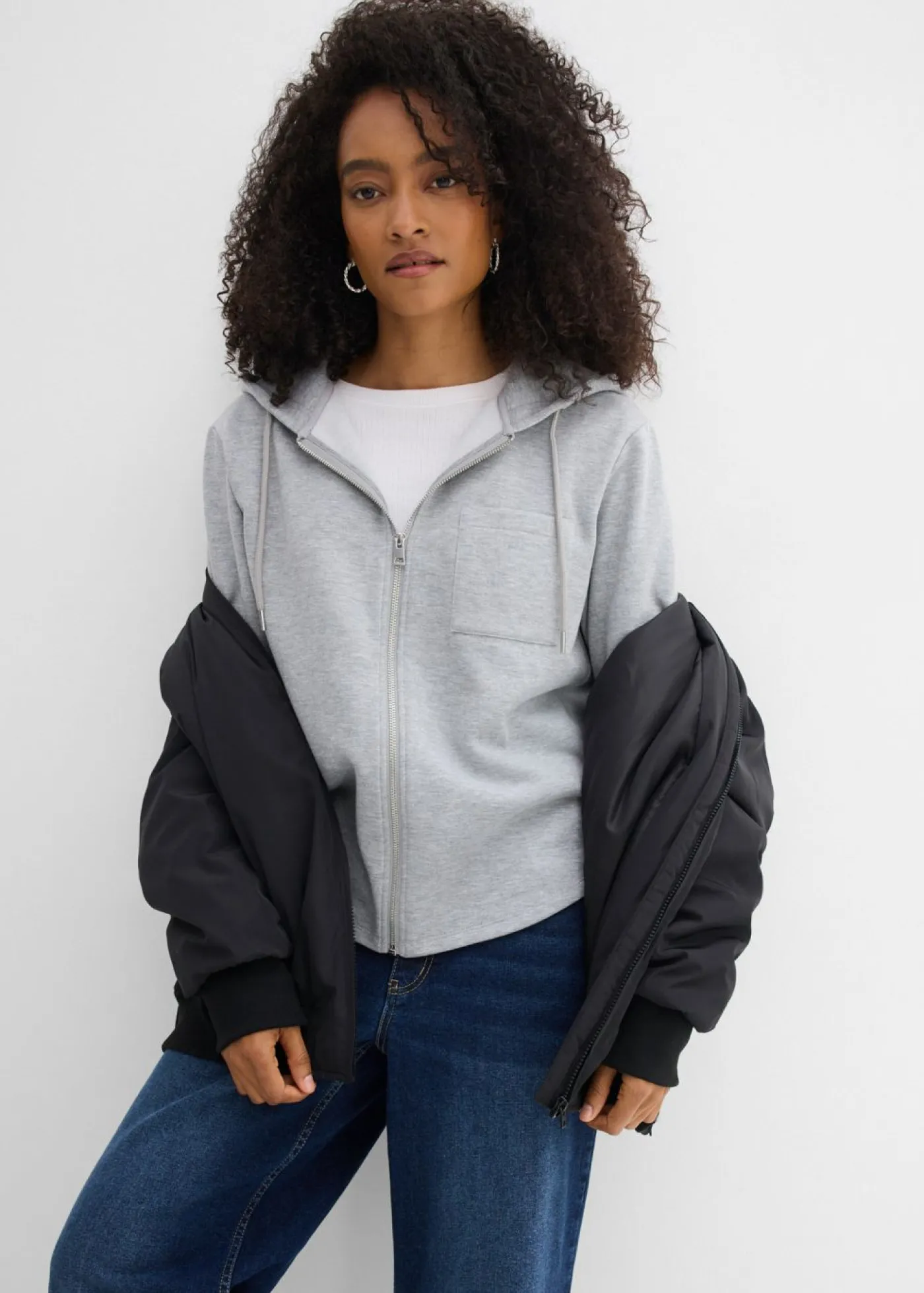 bonprix bonprix Chaqueta de chándal con capucha y poliéster reciclado Gris claro jaspeado Online