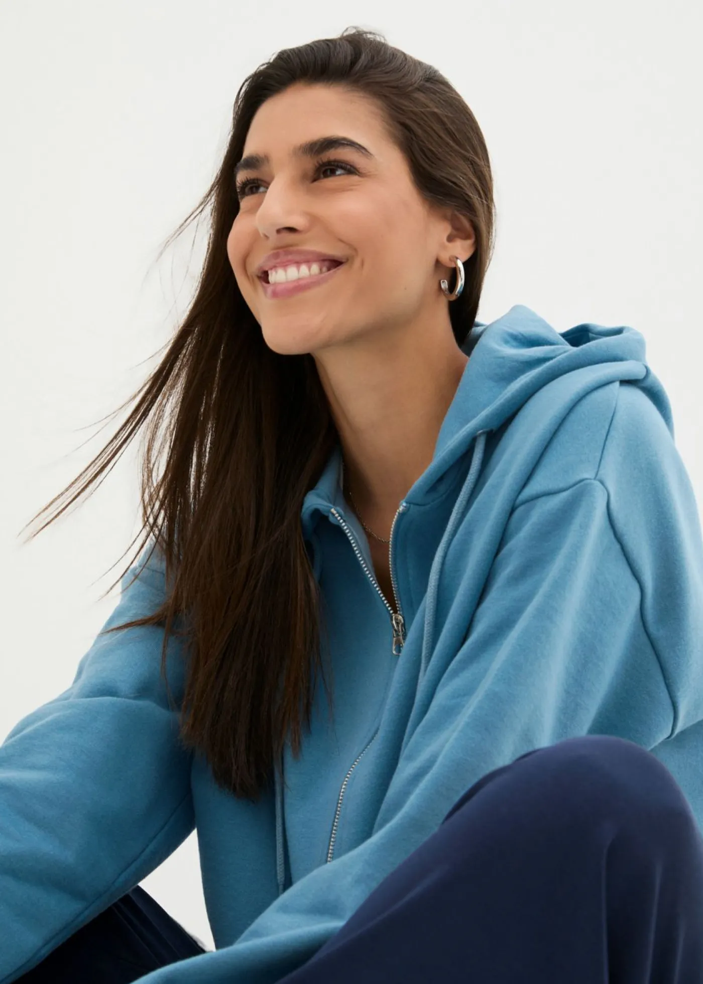 bonprix bonprix Chaqueta de chándal con capucha Azul grisáceo Discount